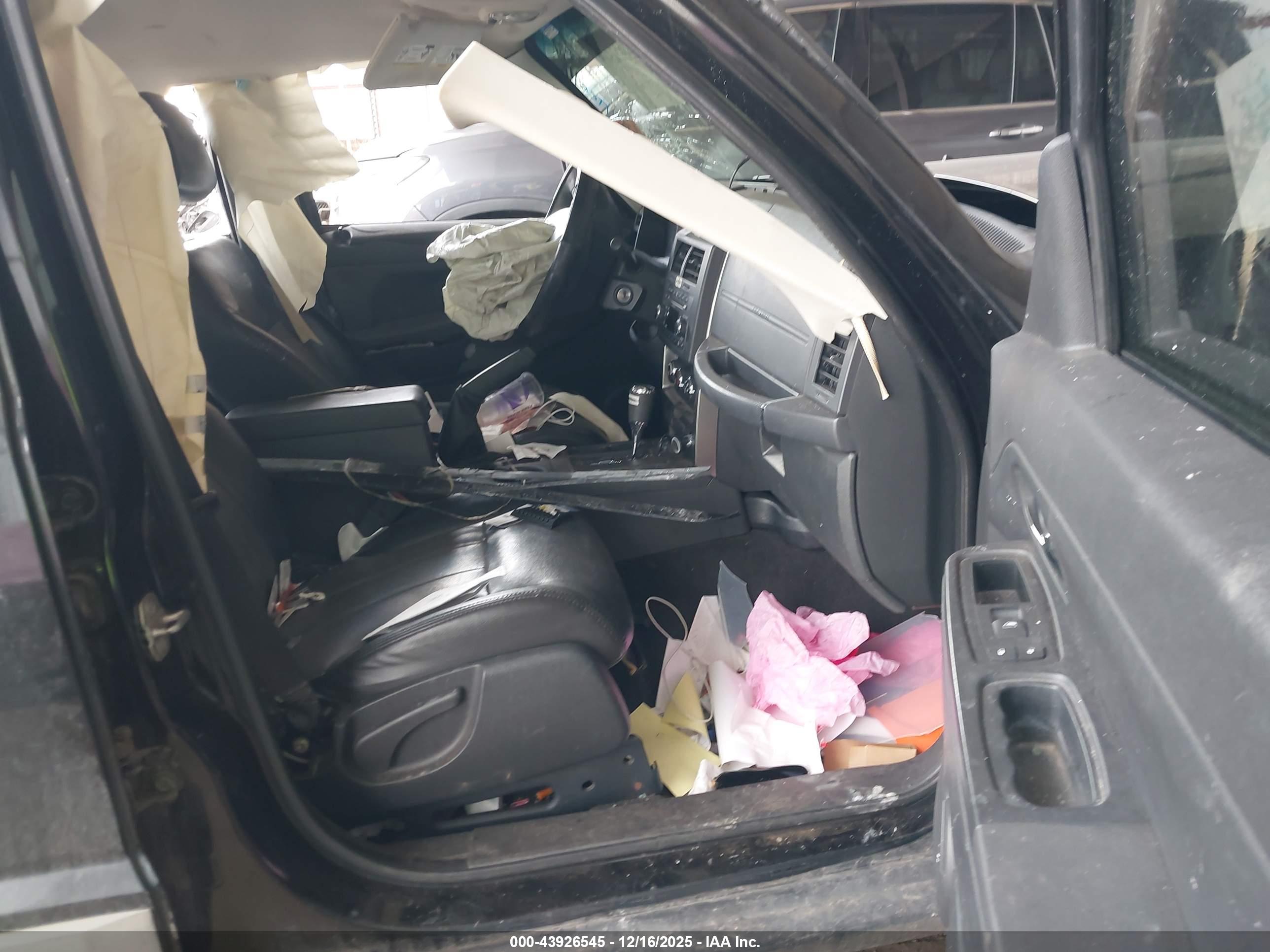 JEEP LIBERTY image 5