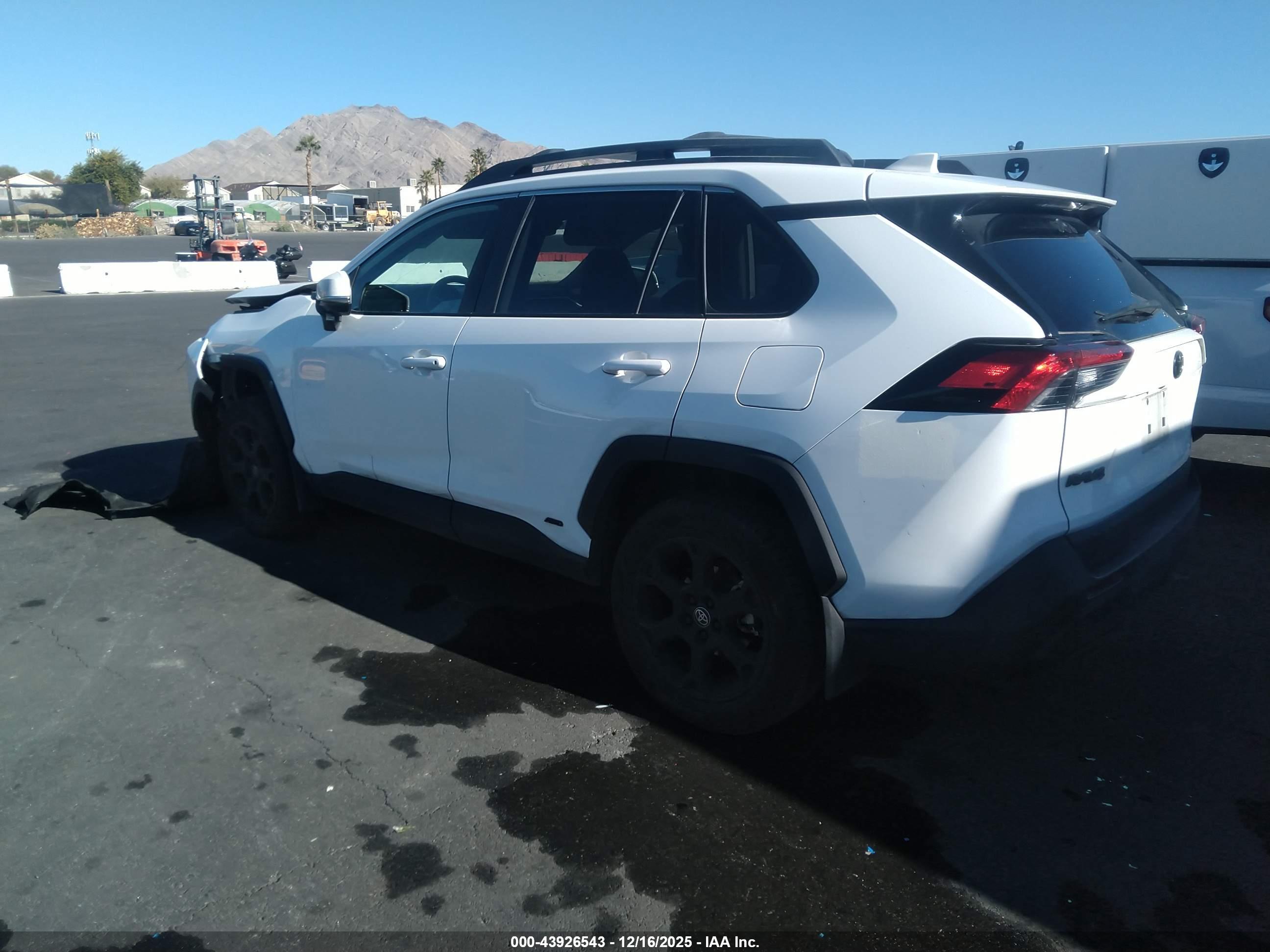 TOYOTA RAV4 image 3