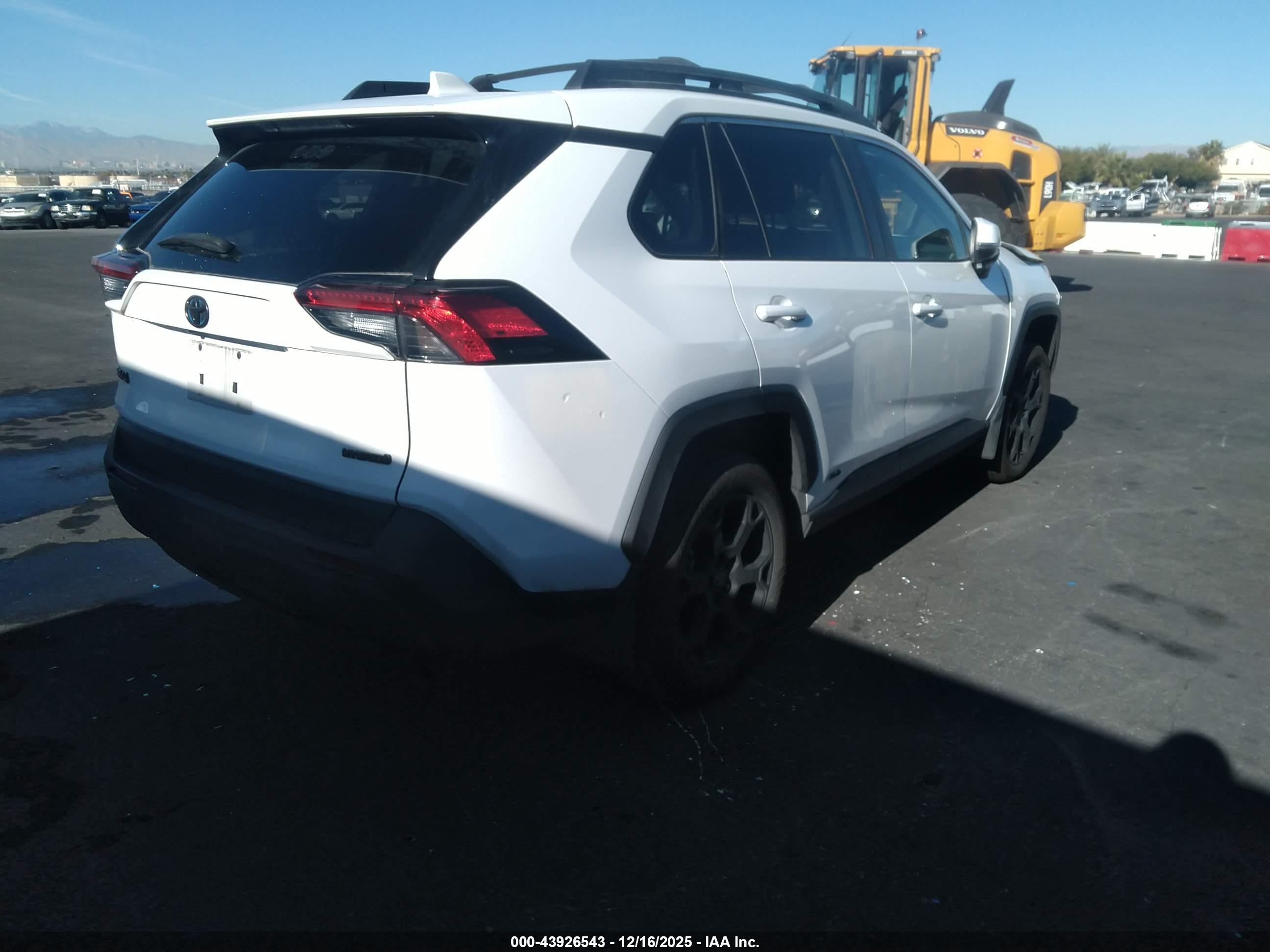 TOYOTA RAV4 image 4