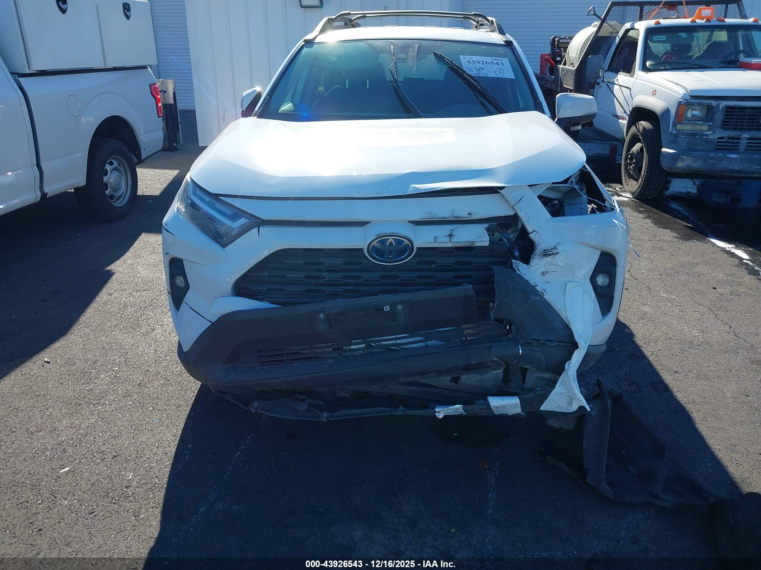 TOYOTA RAV4 image 6