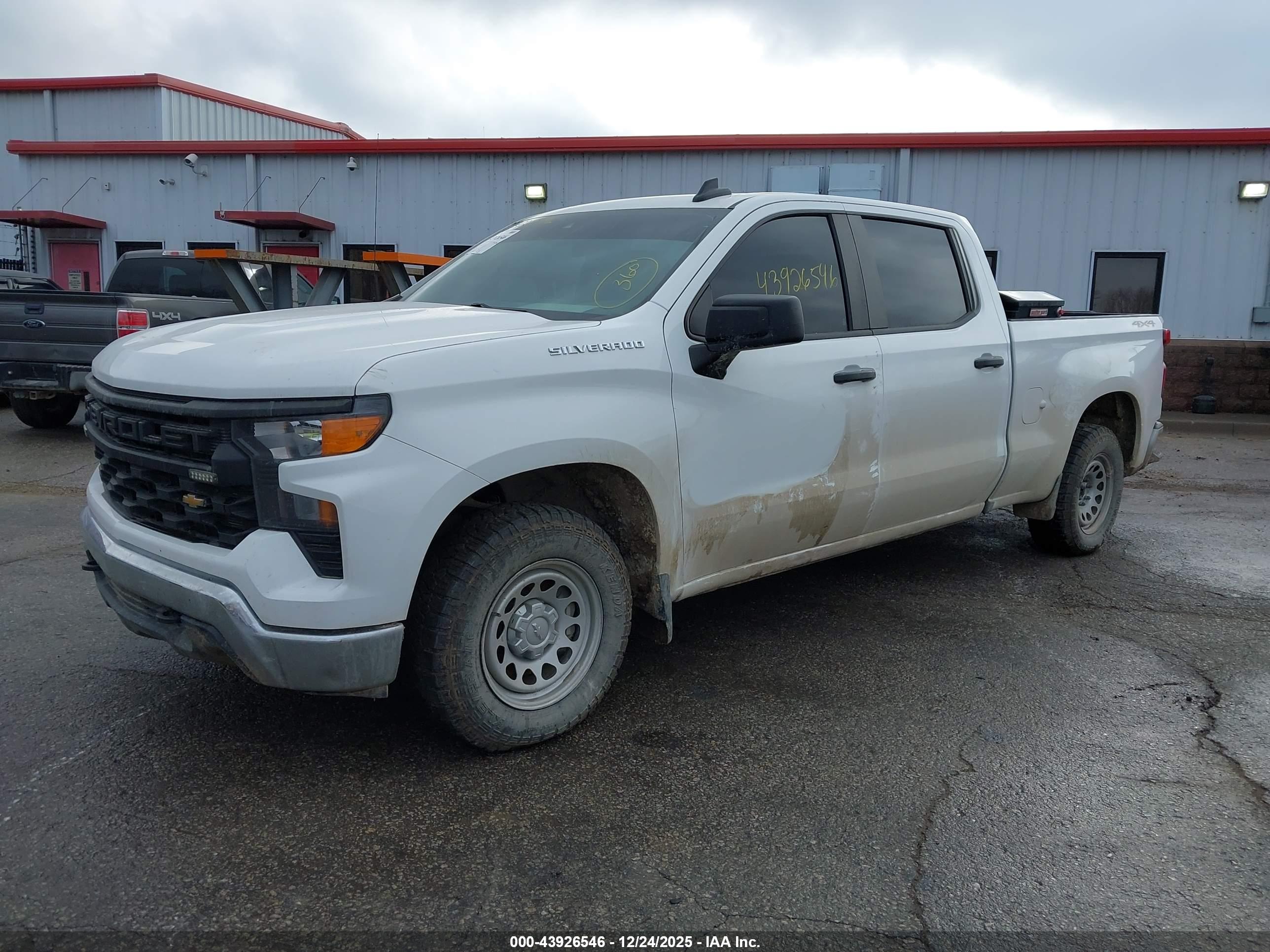 CHEVROLET SILVERADO image 2
