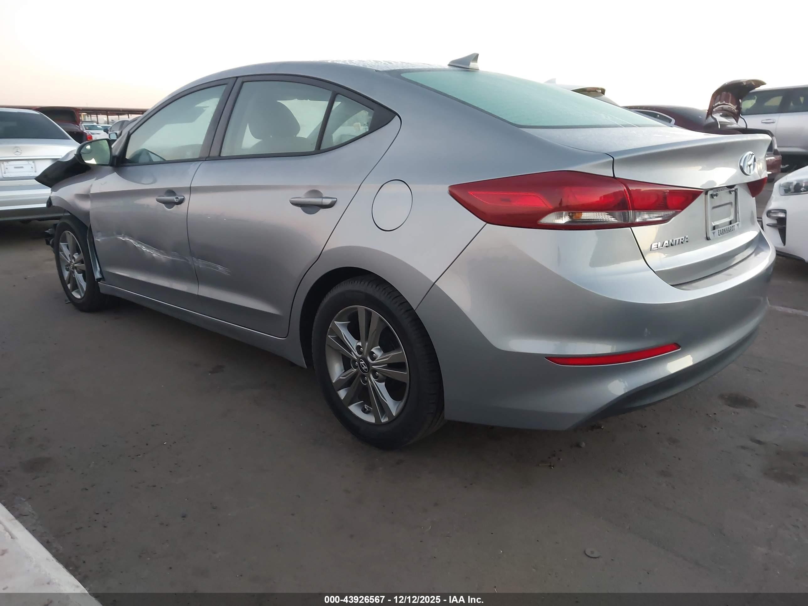 HYUNDAI ELANTRA image 3