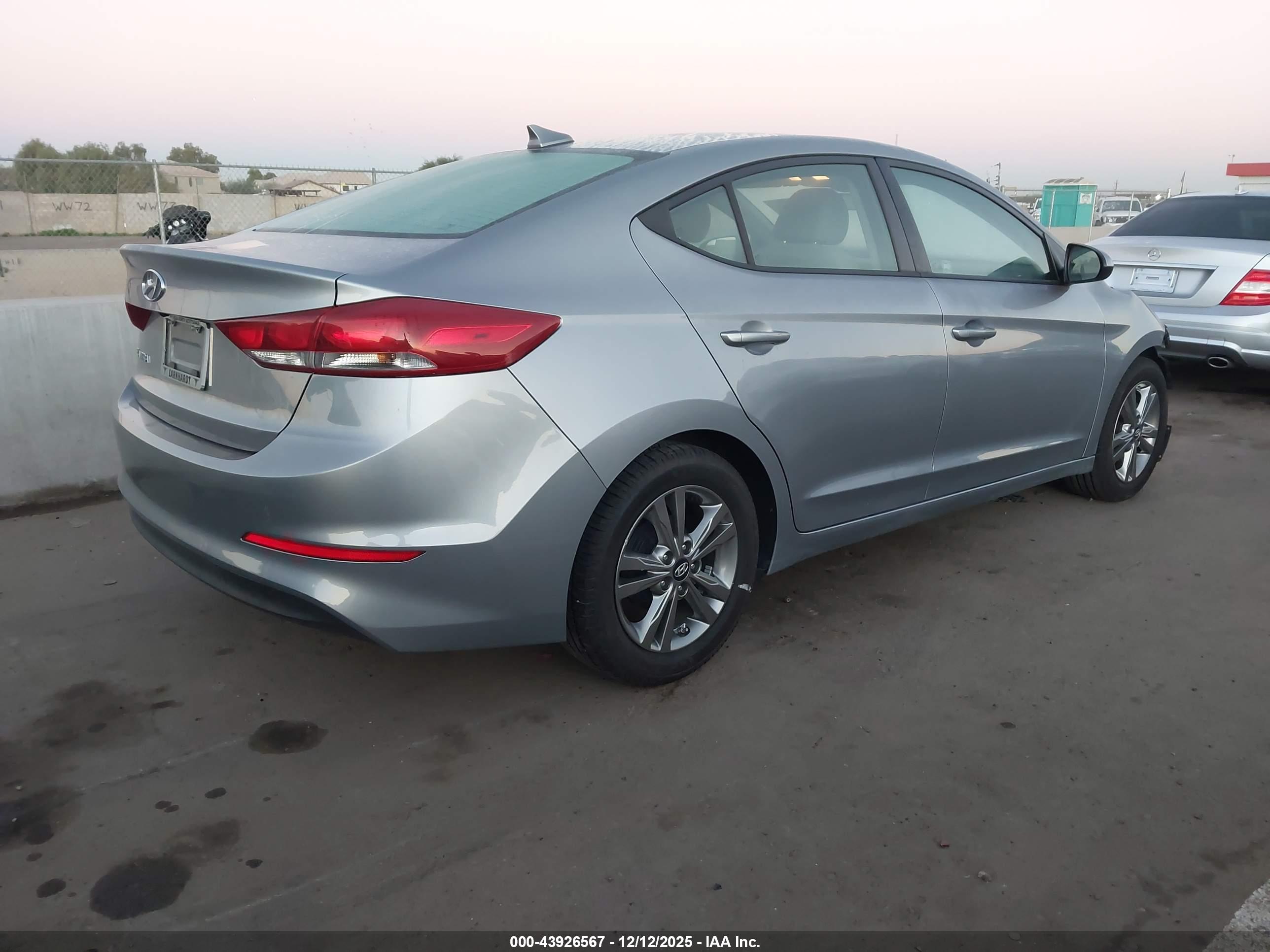 HYUNDAI ELANTRA image 4