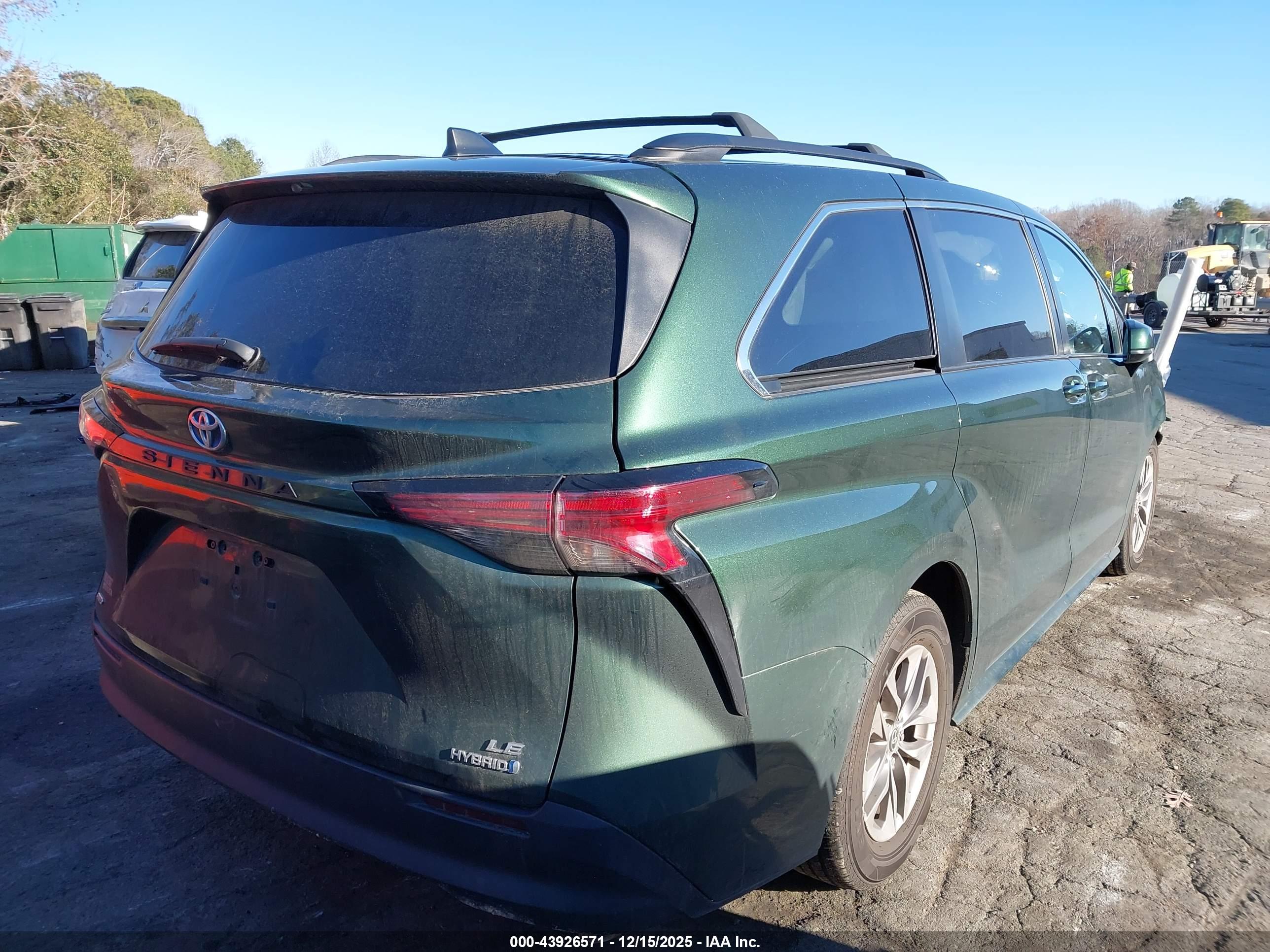TOYOTA SIENNA image 4