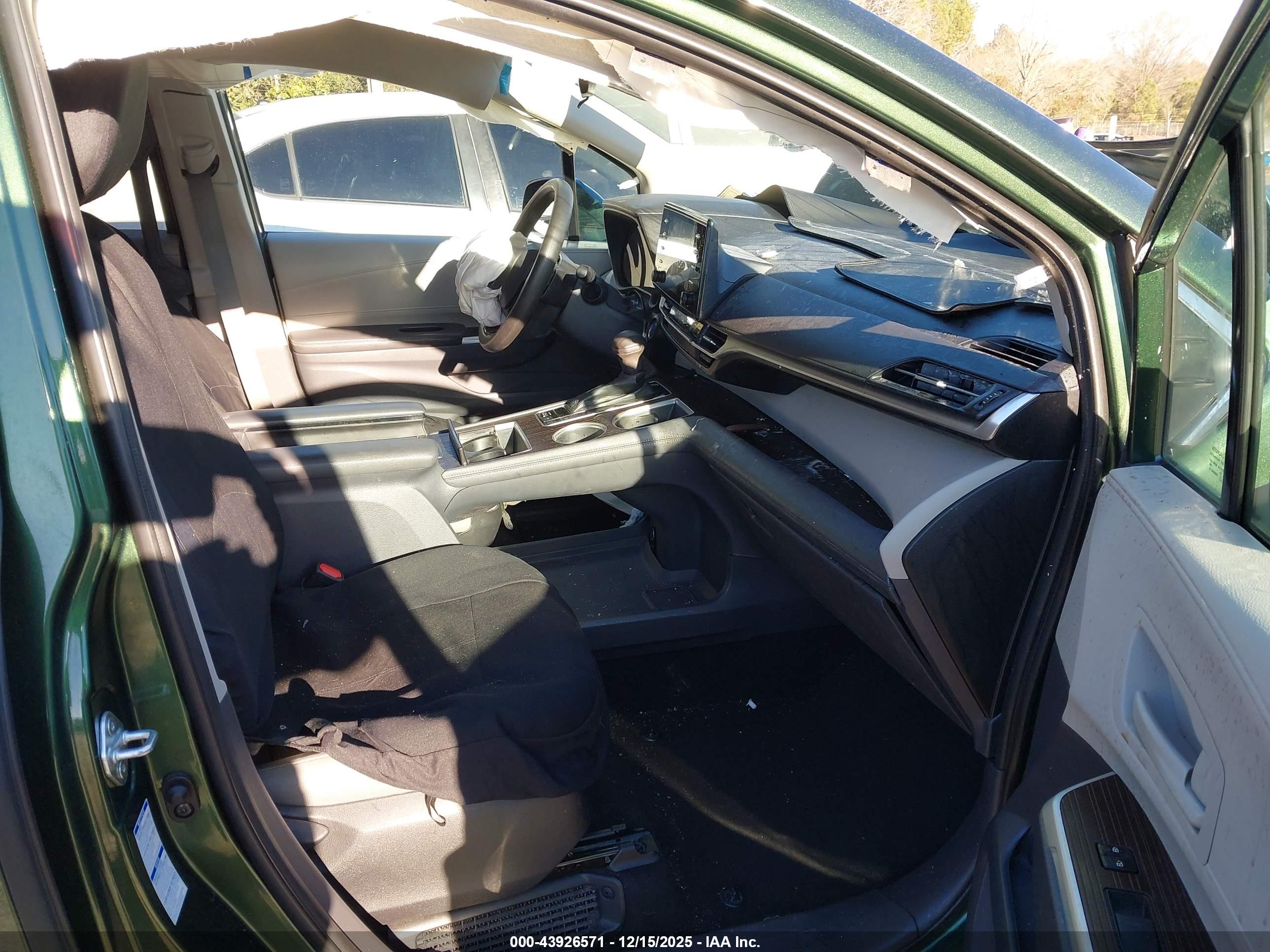 TOYOTA SIENNA image 5