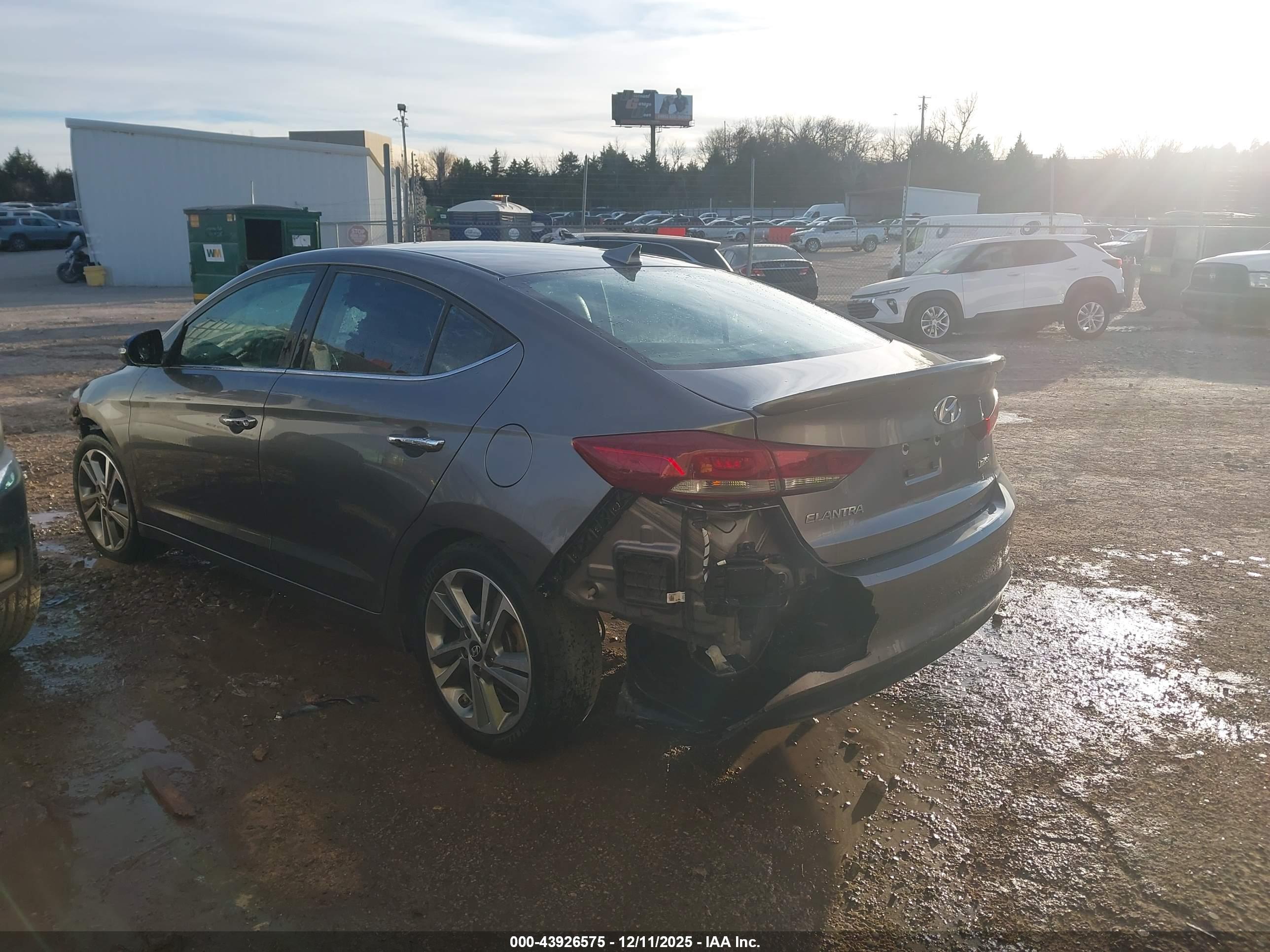 HYUNDAI ELANTRA image 3