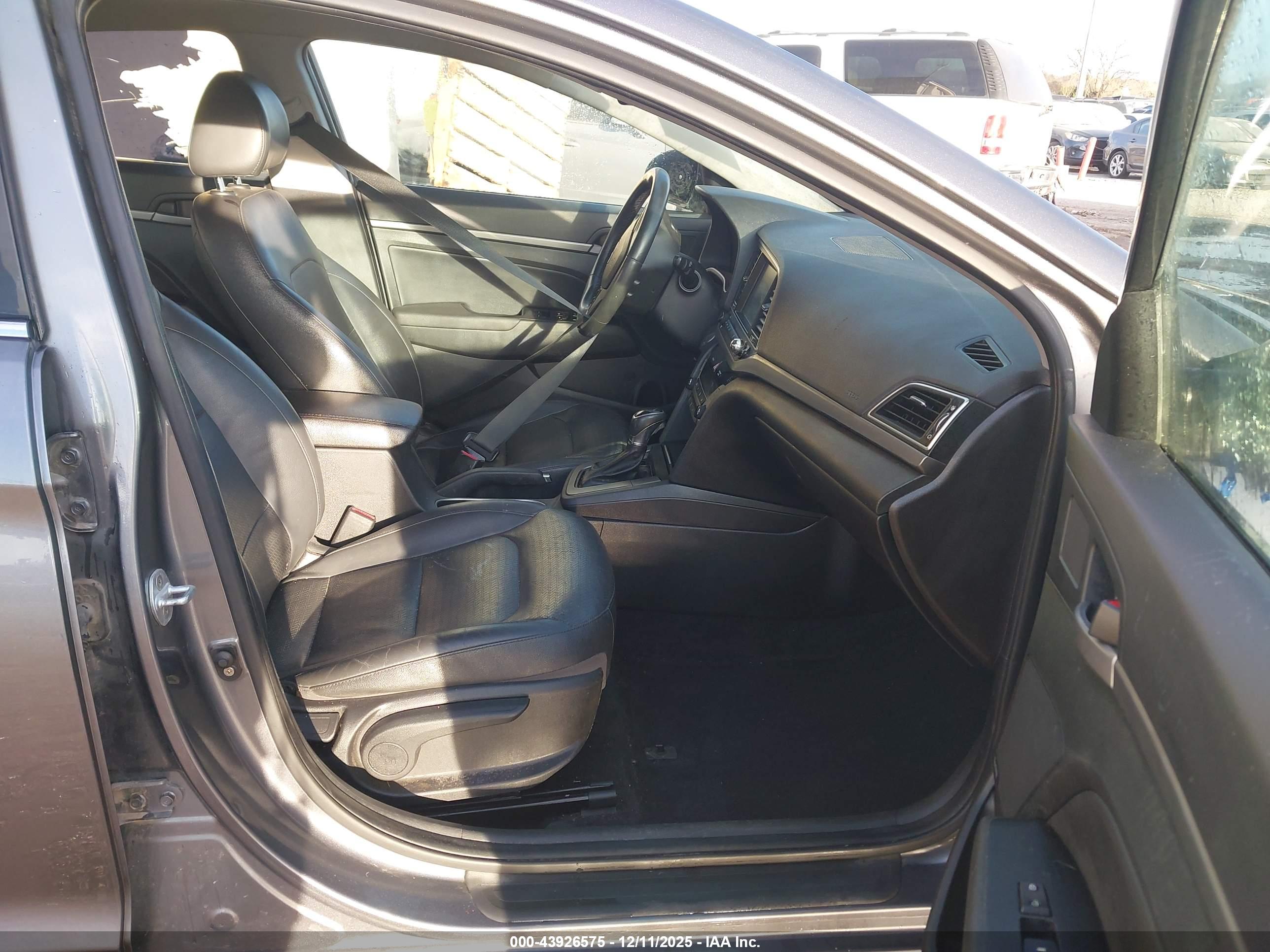 HYUNDAI ELANTRA image 5