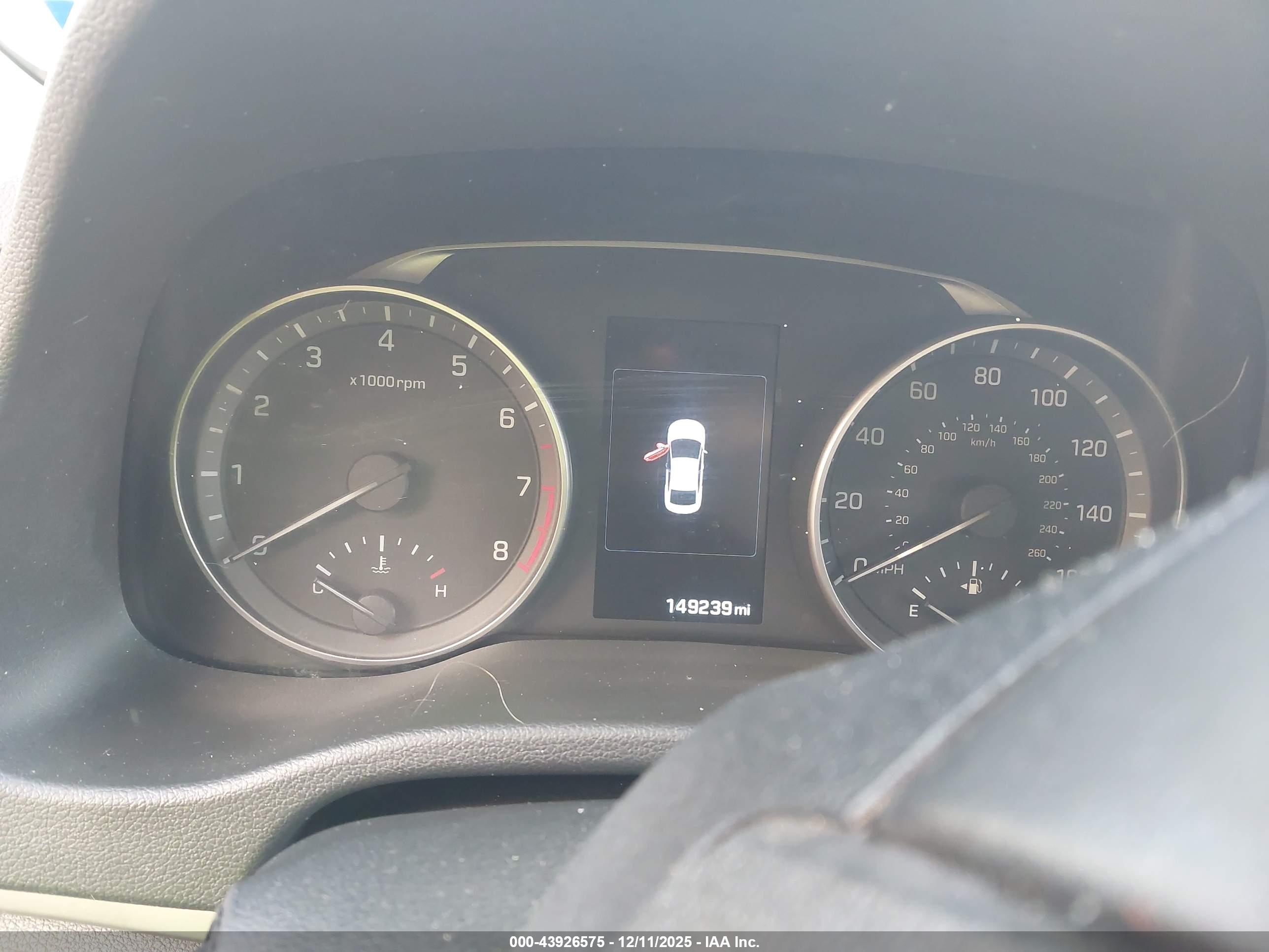 HYUNDAI ELANTRA image 7