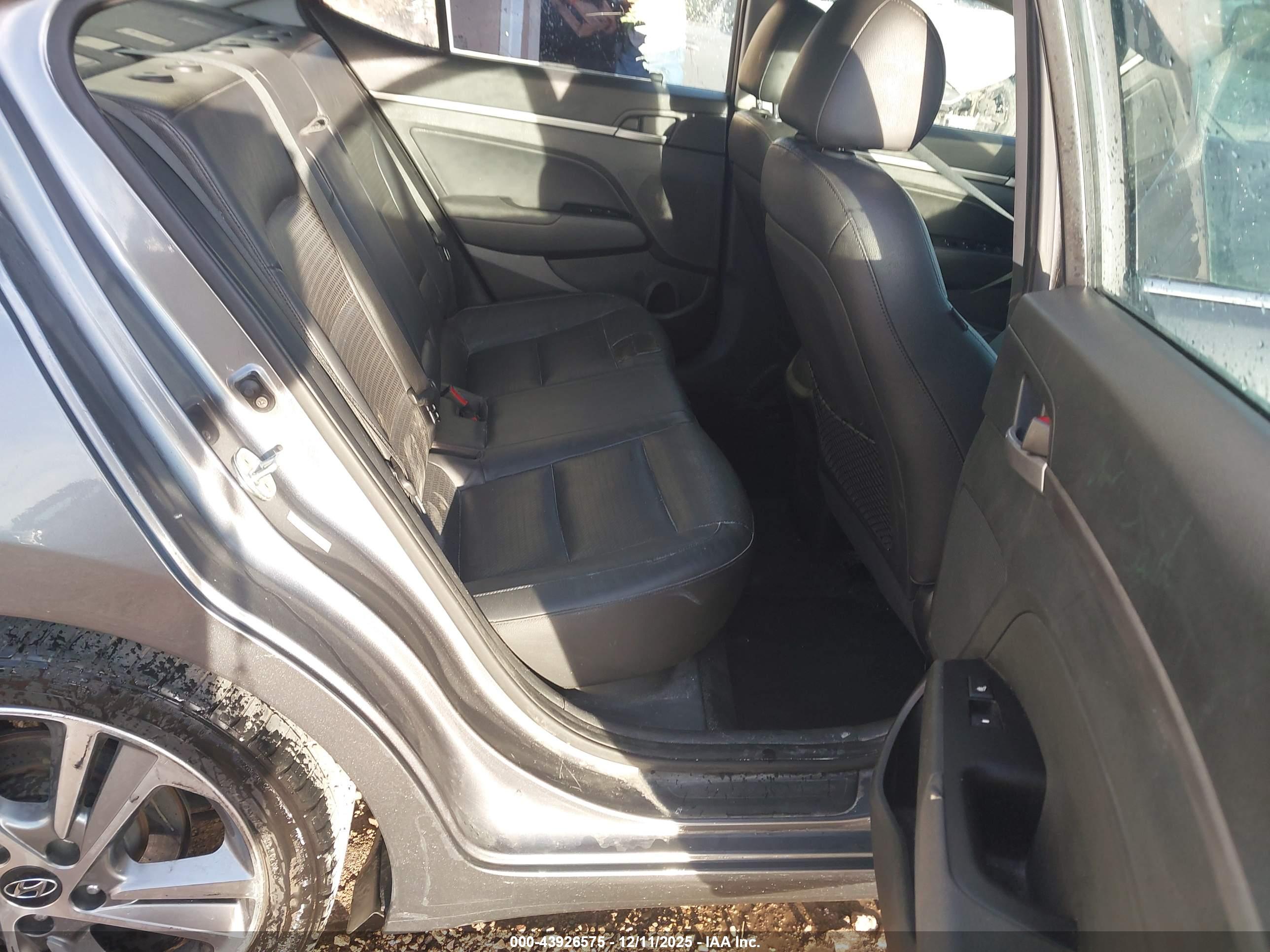 HYUNDAI ELANTRA image 8