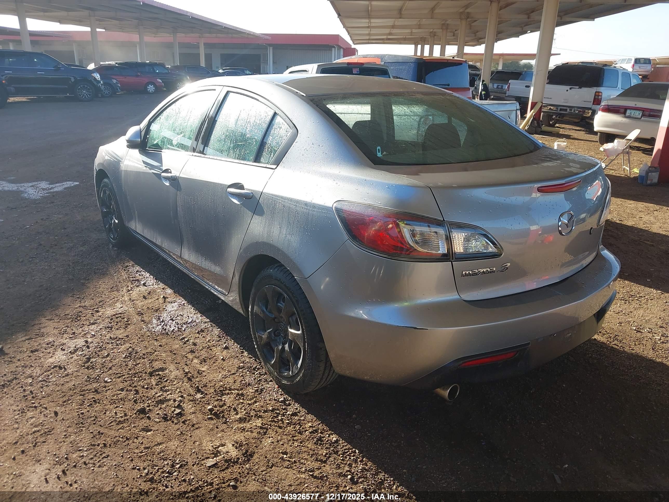 MAZDA MAZDA3 image 3
