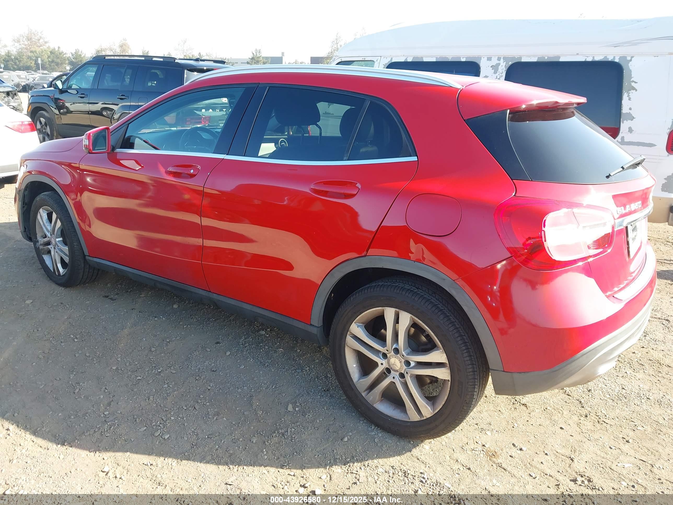 MERCEDES-BENZ GLA image 3