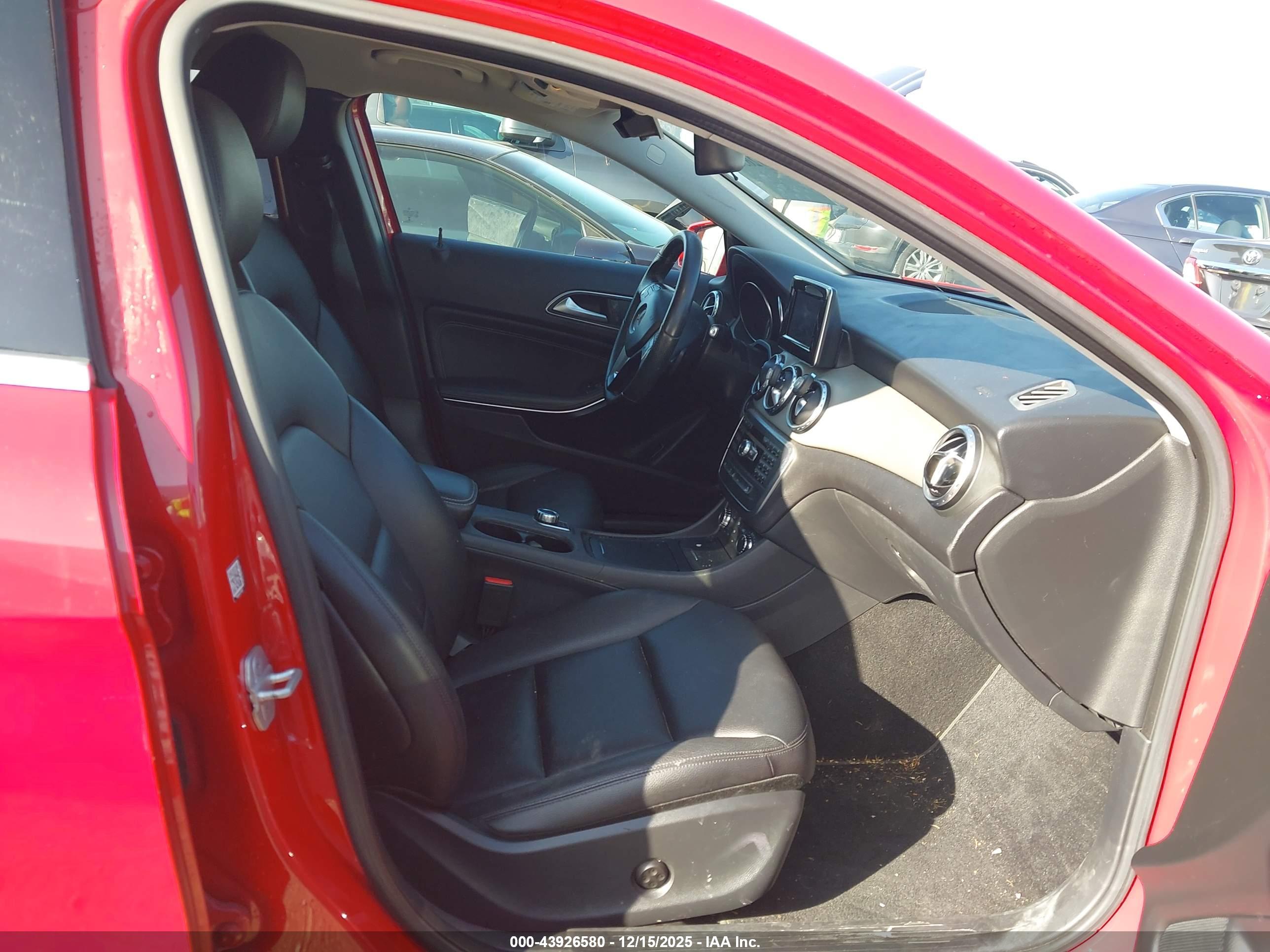 MERCEDES-BENZ GLA image 5