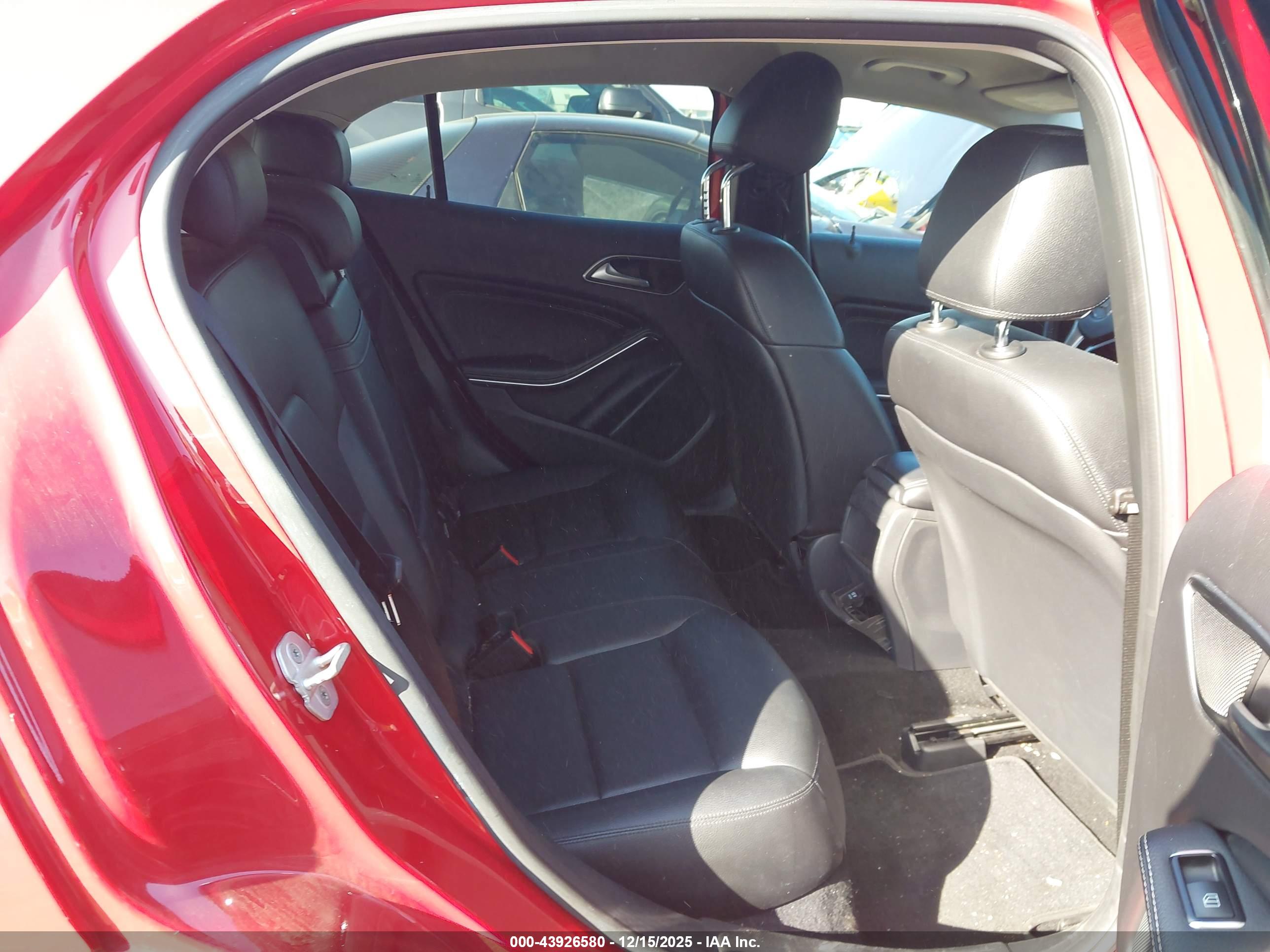 MERCEDES-BENZ GLA image 8