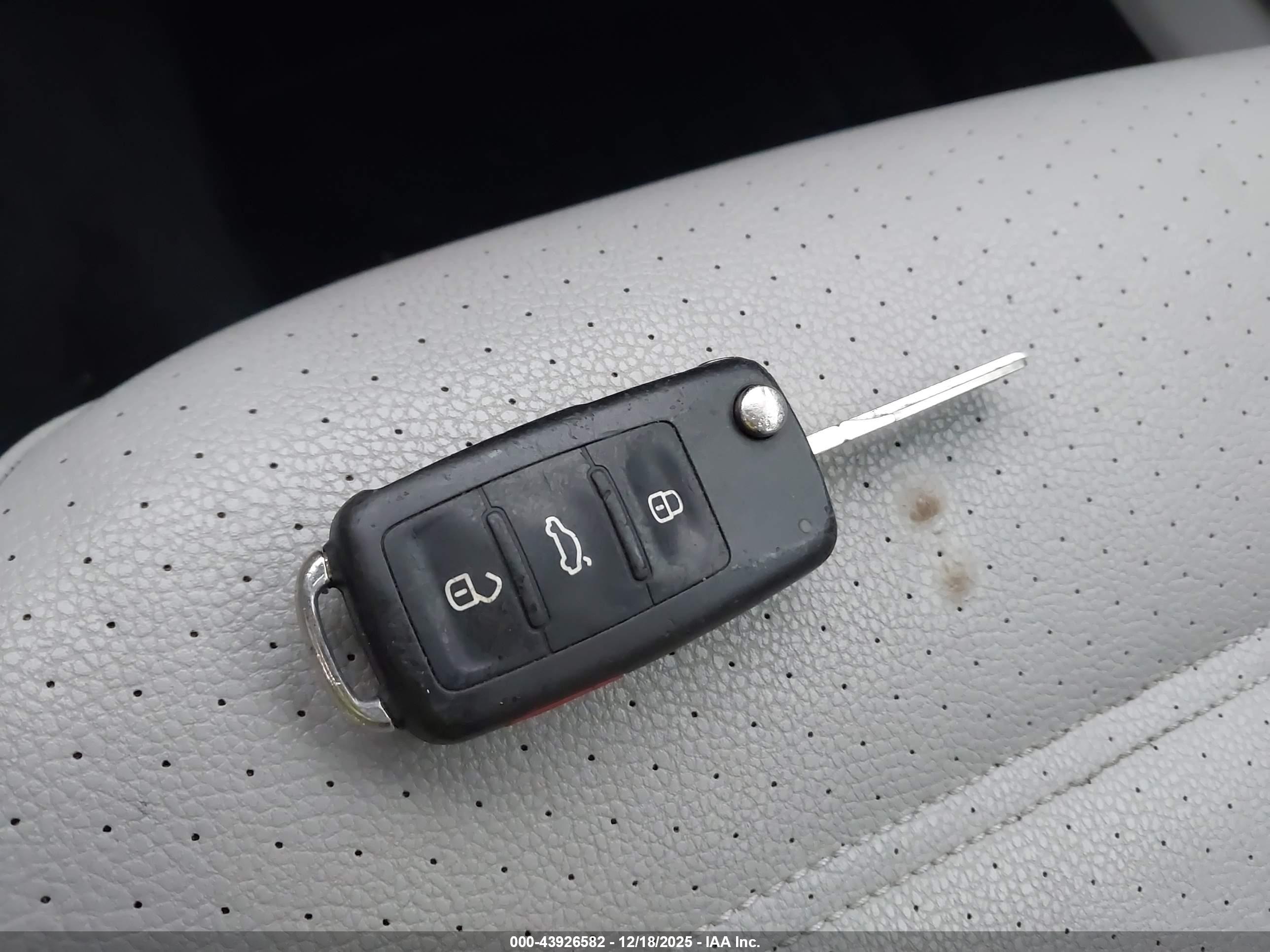 VOLKSWAGEN PASSAT image 11