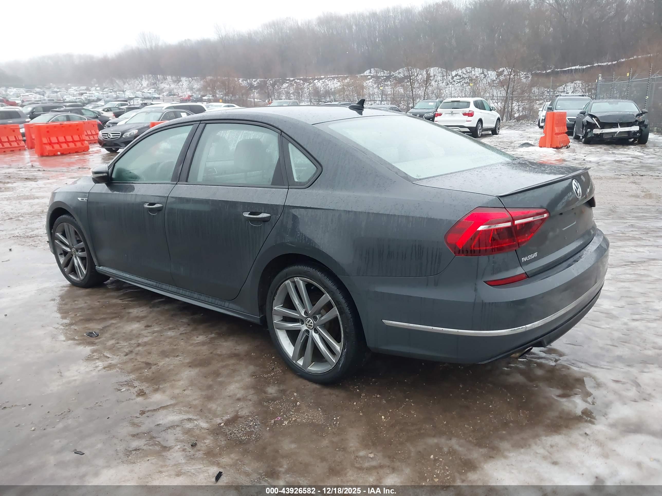 VOLKSWAGEN PASSAT image 3