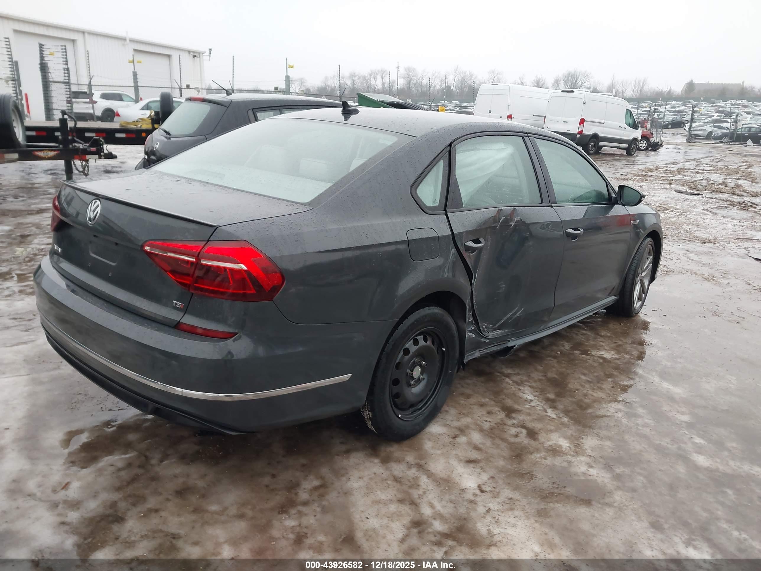 VOLKSWAGEN PASSAT image 4
