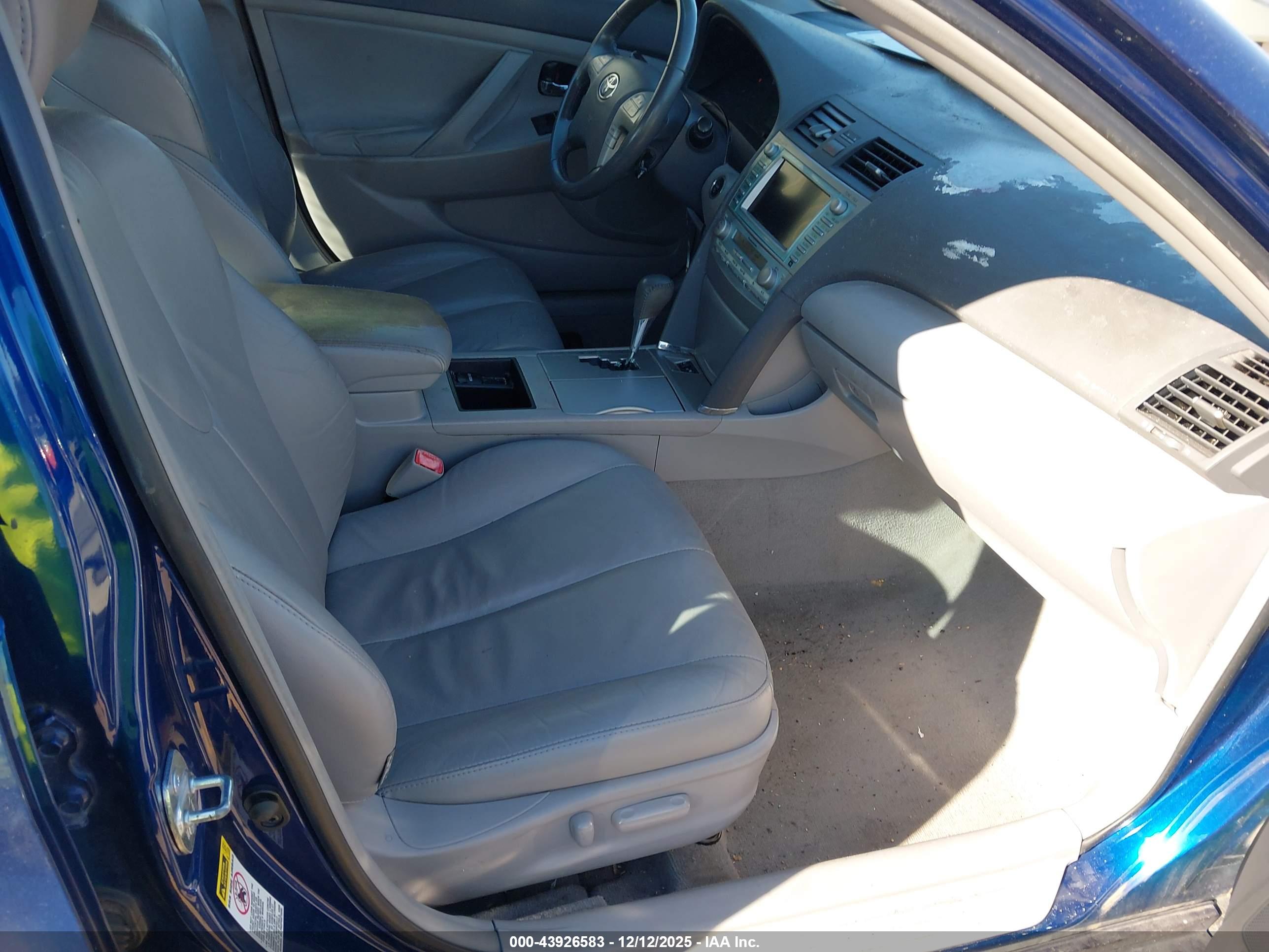 TOYOTA CAMRY image 5