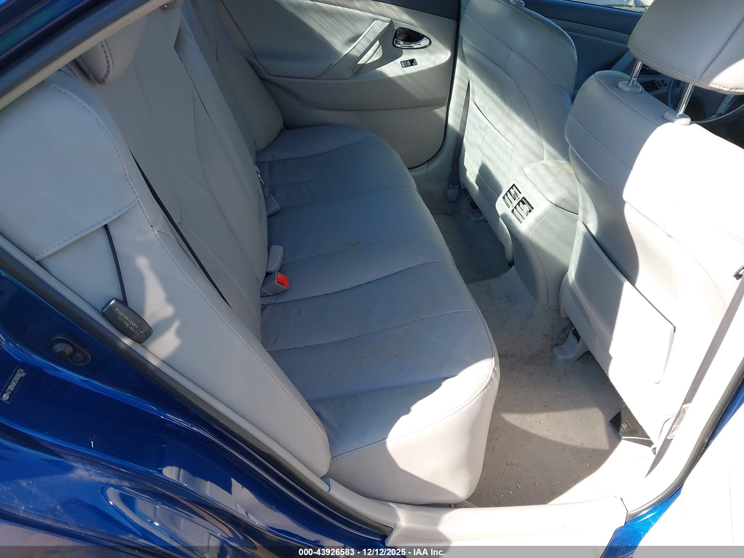 TOYOTA CAMRY image 8