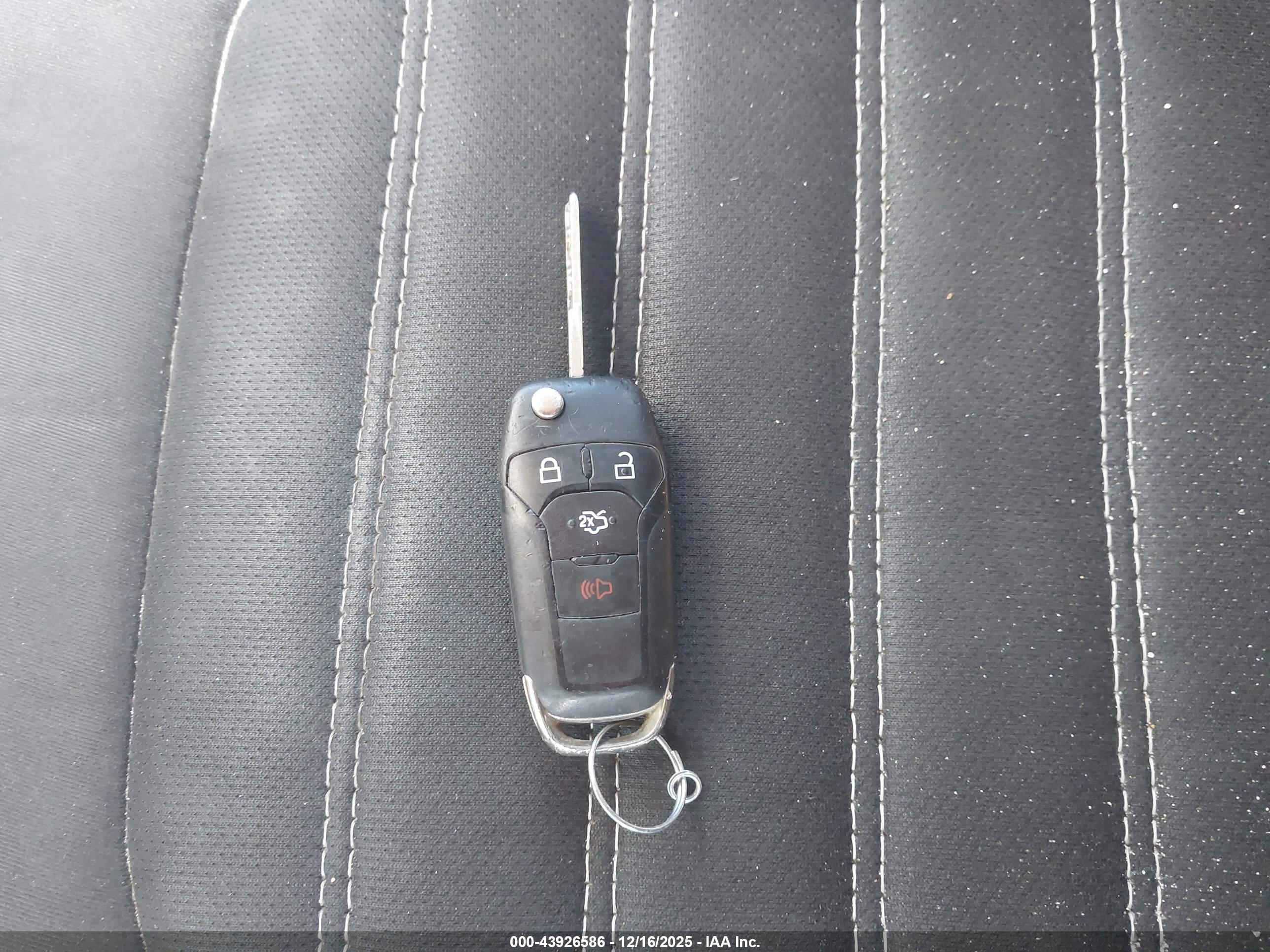FORD FUSION image 11