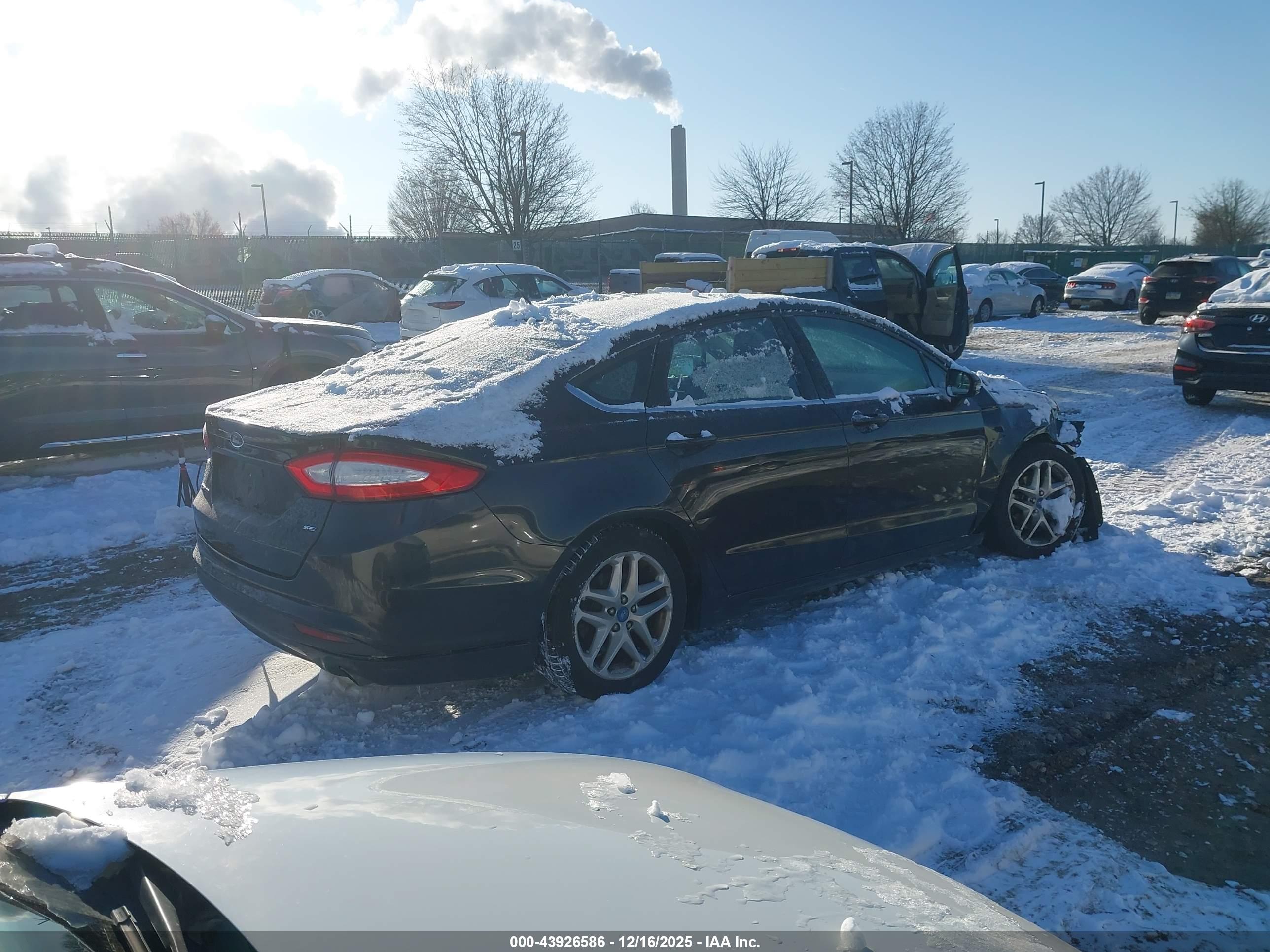 FORD FUSION image 4