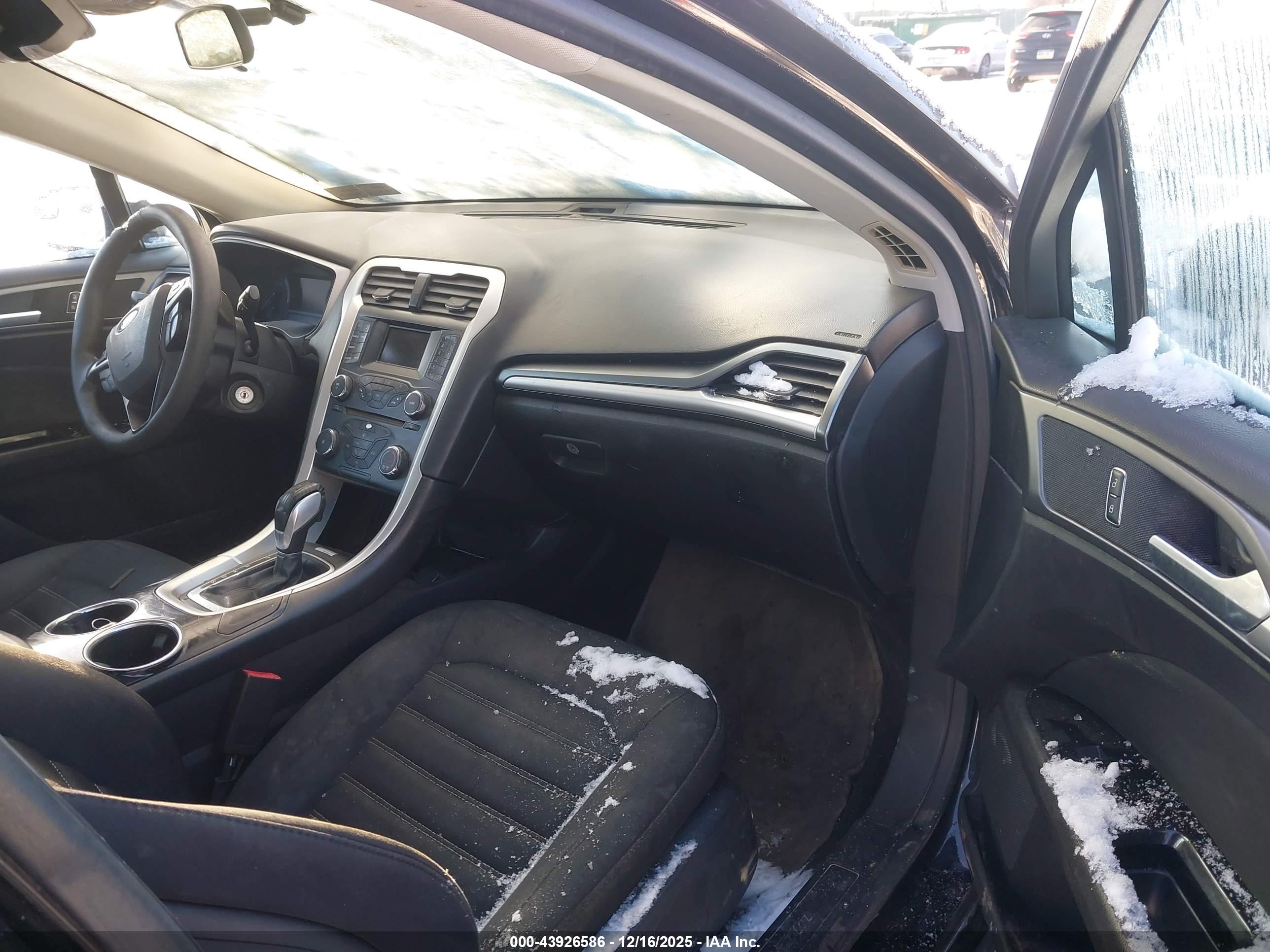 FORD FUSION image 5
