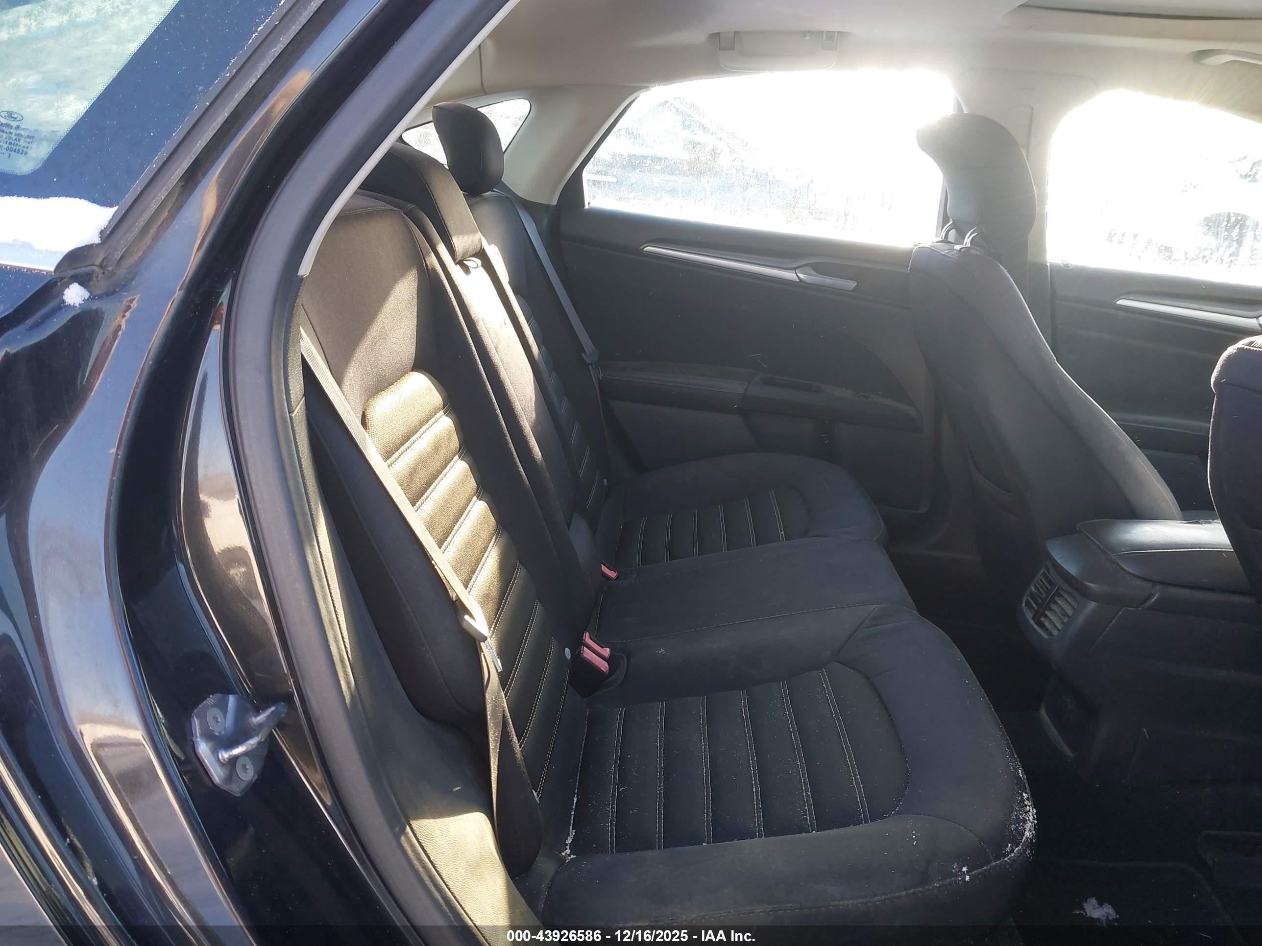 FORD FUSION image 8