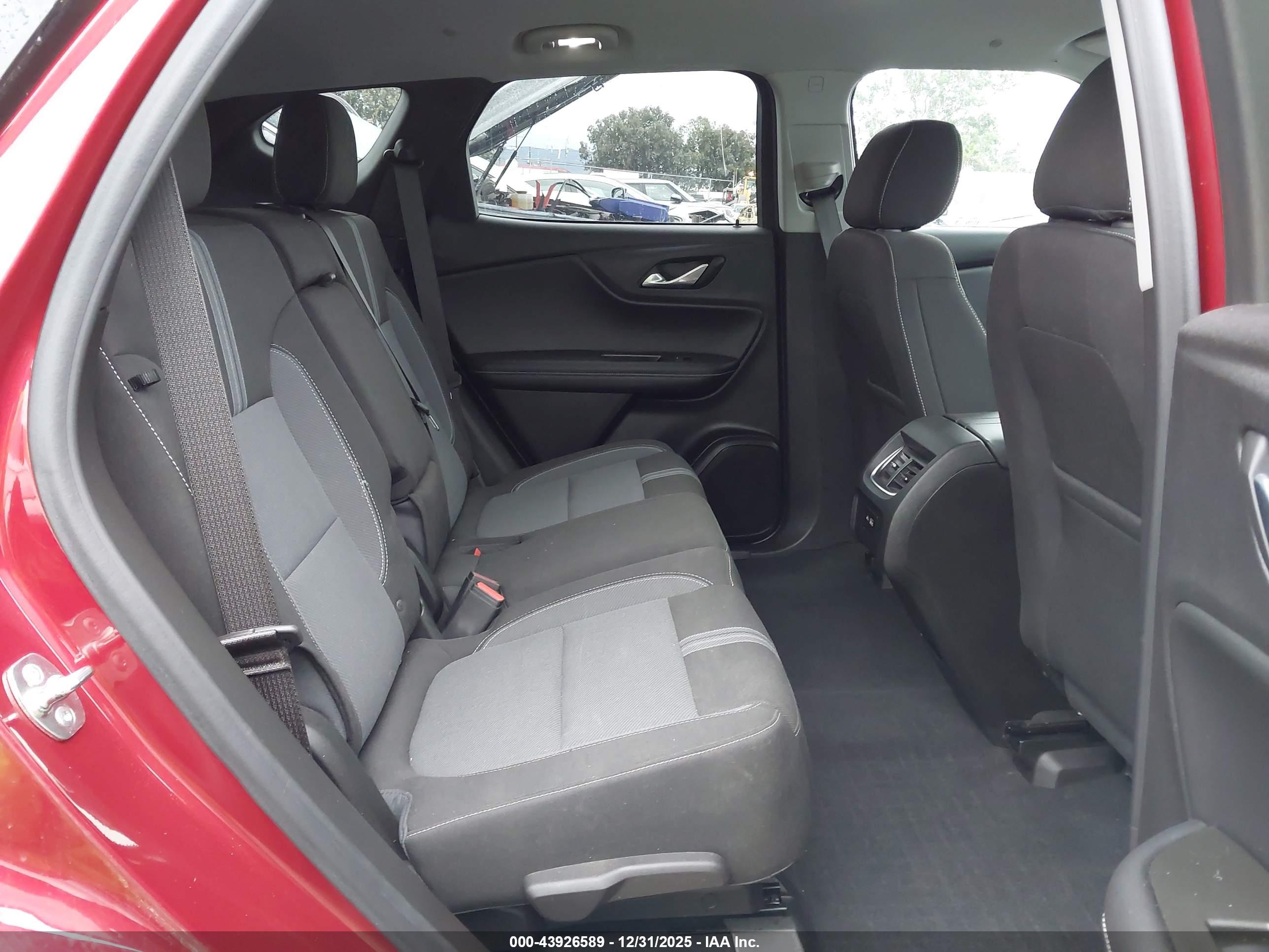 CHEVROLET BLAZER image 8