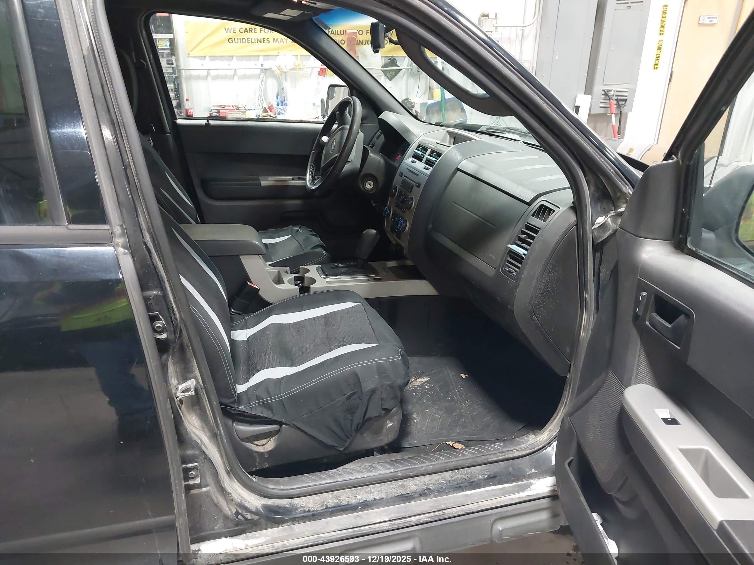 FORD ESCAPE image 5