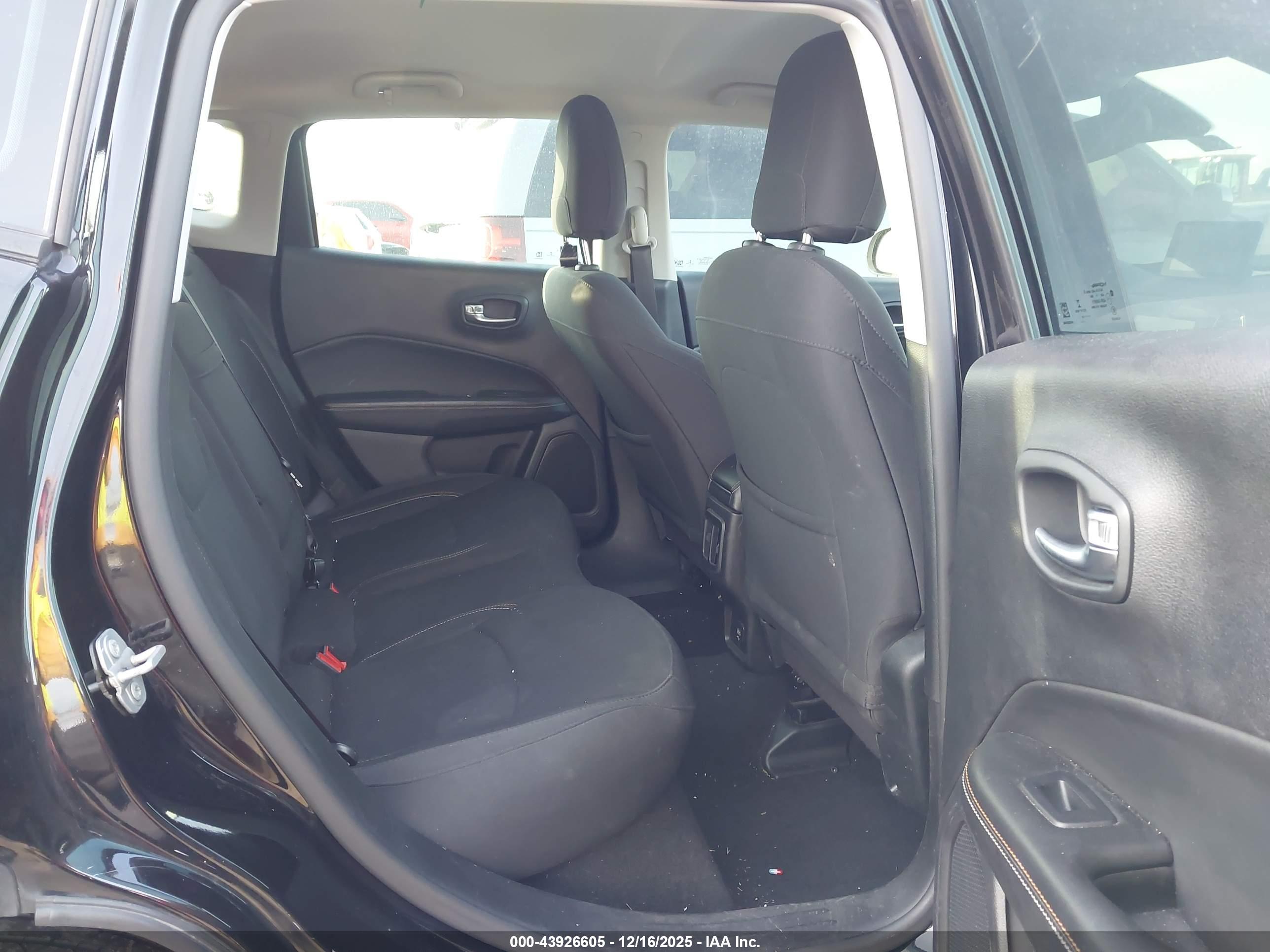 JEEP COMPASS image 8