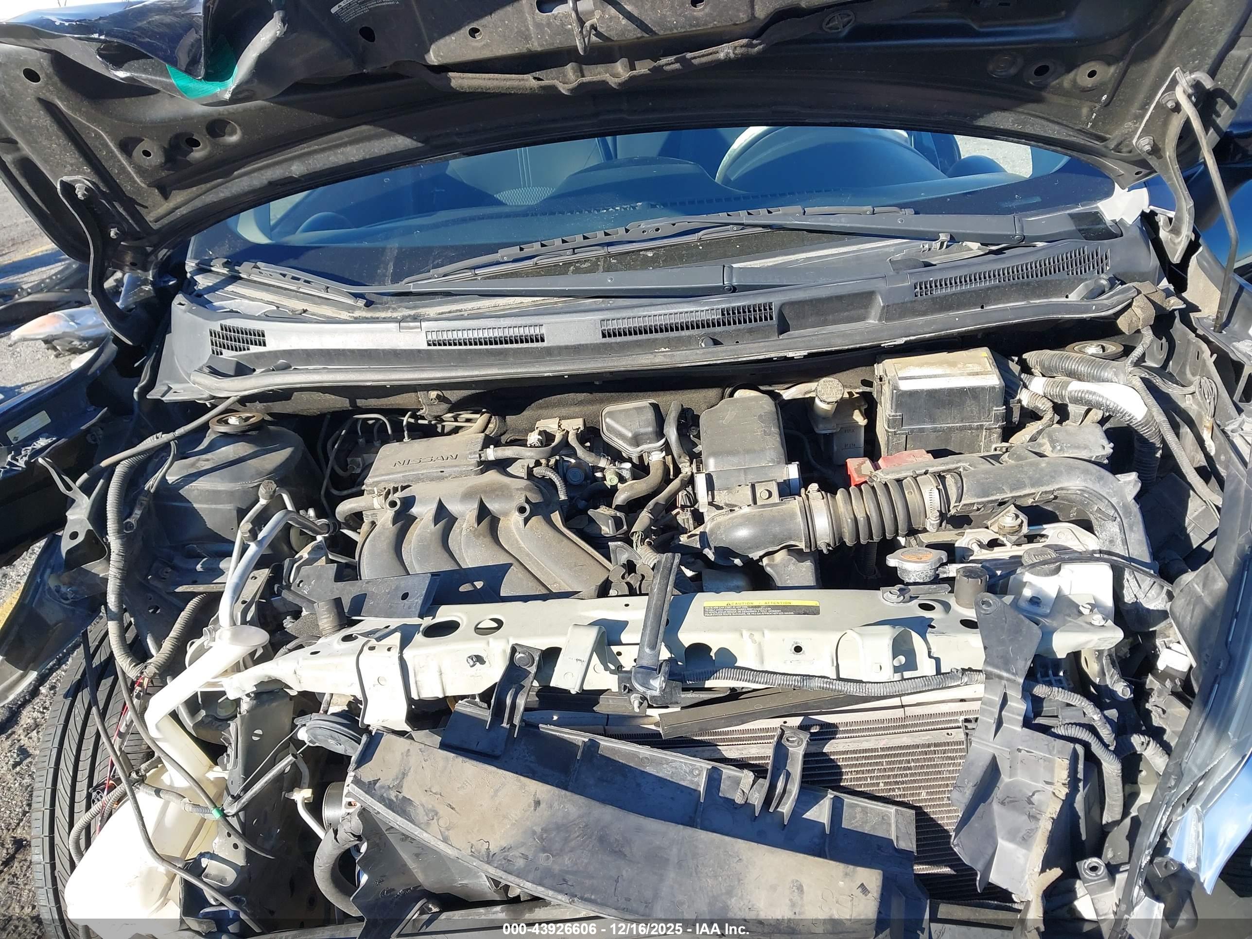 NISSAN VERSA image 10