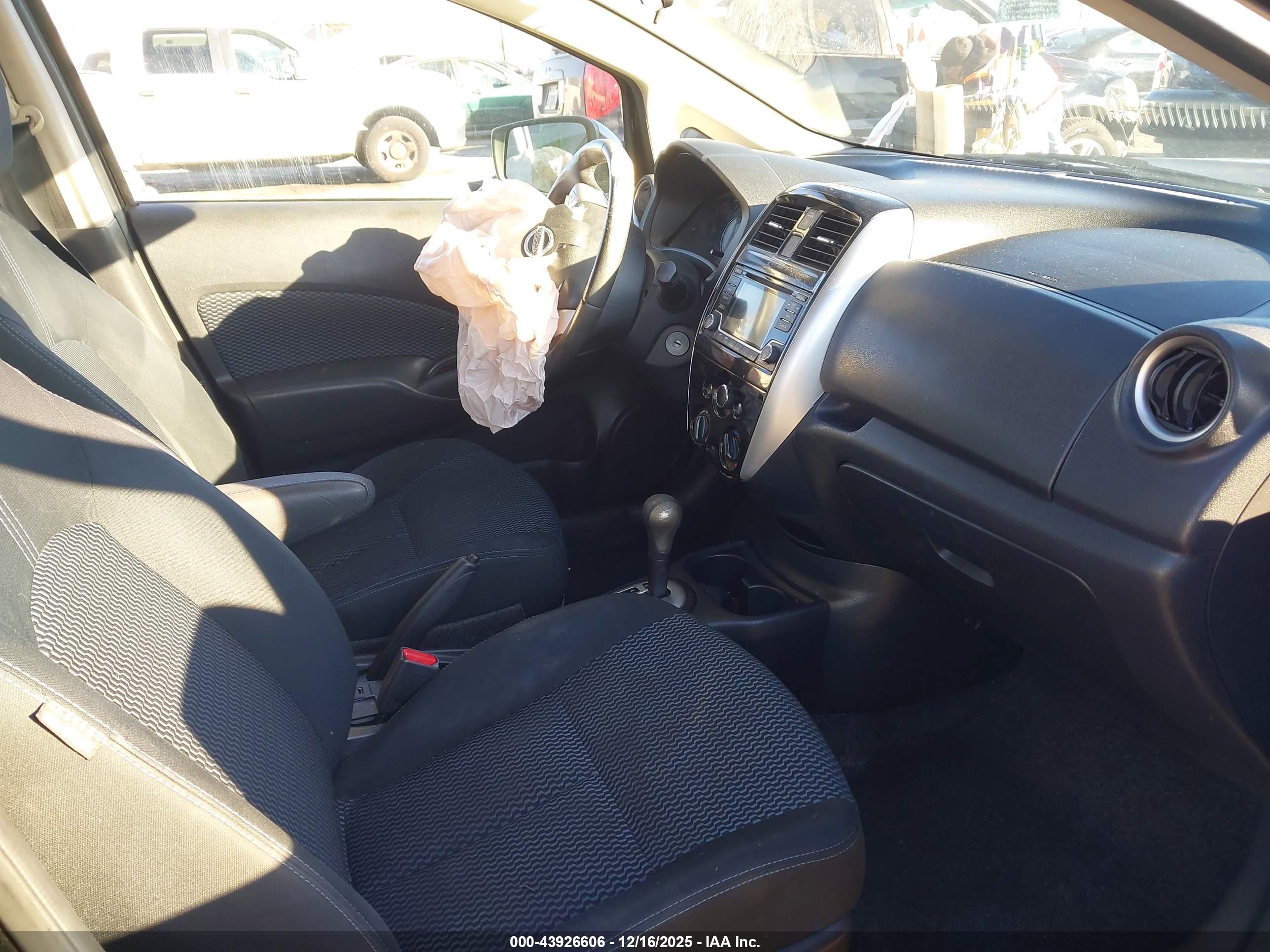 NISSAN VERSA image 5