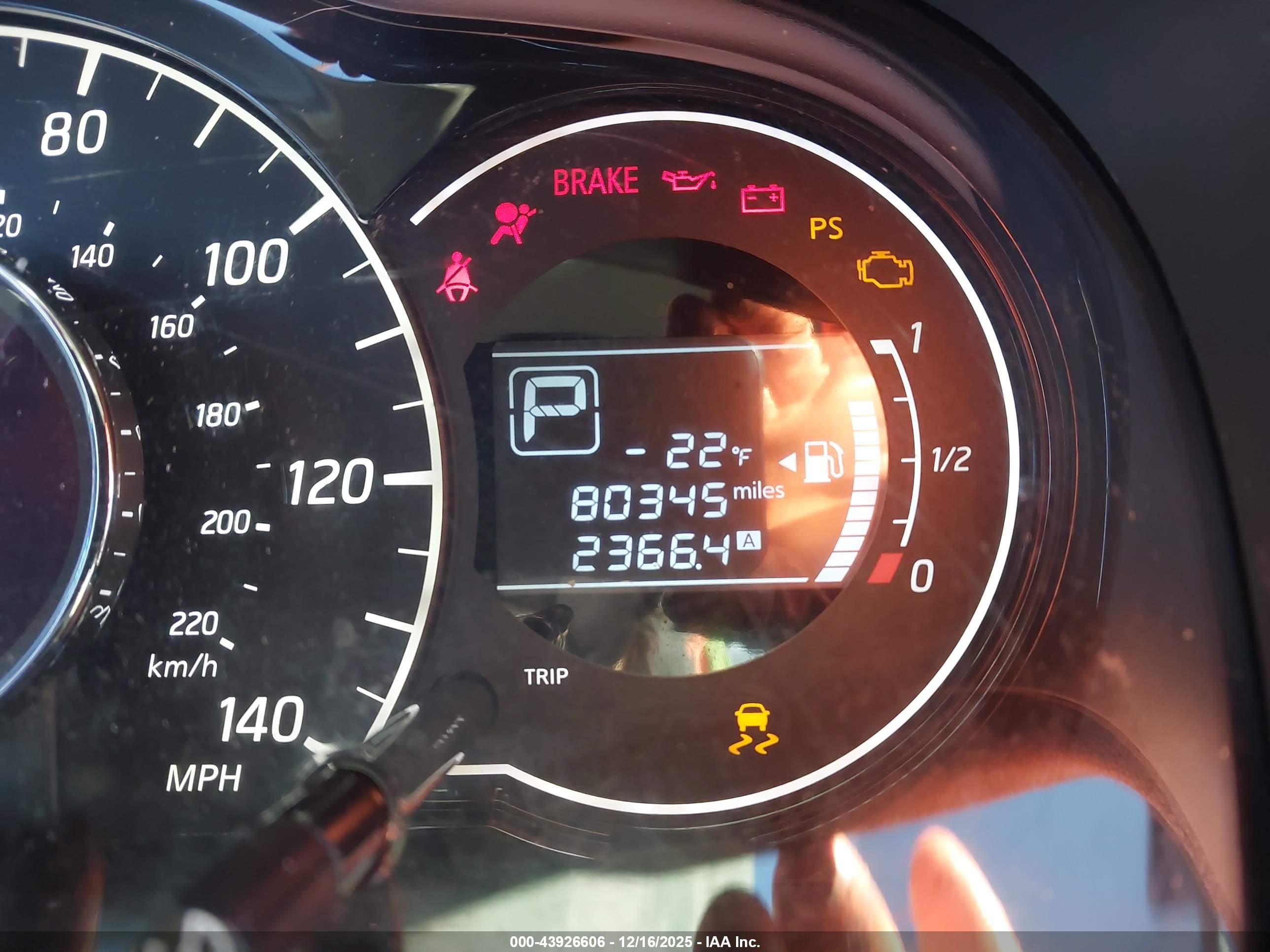 NISSAN VERSA image 7