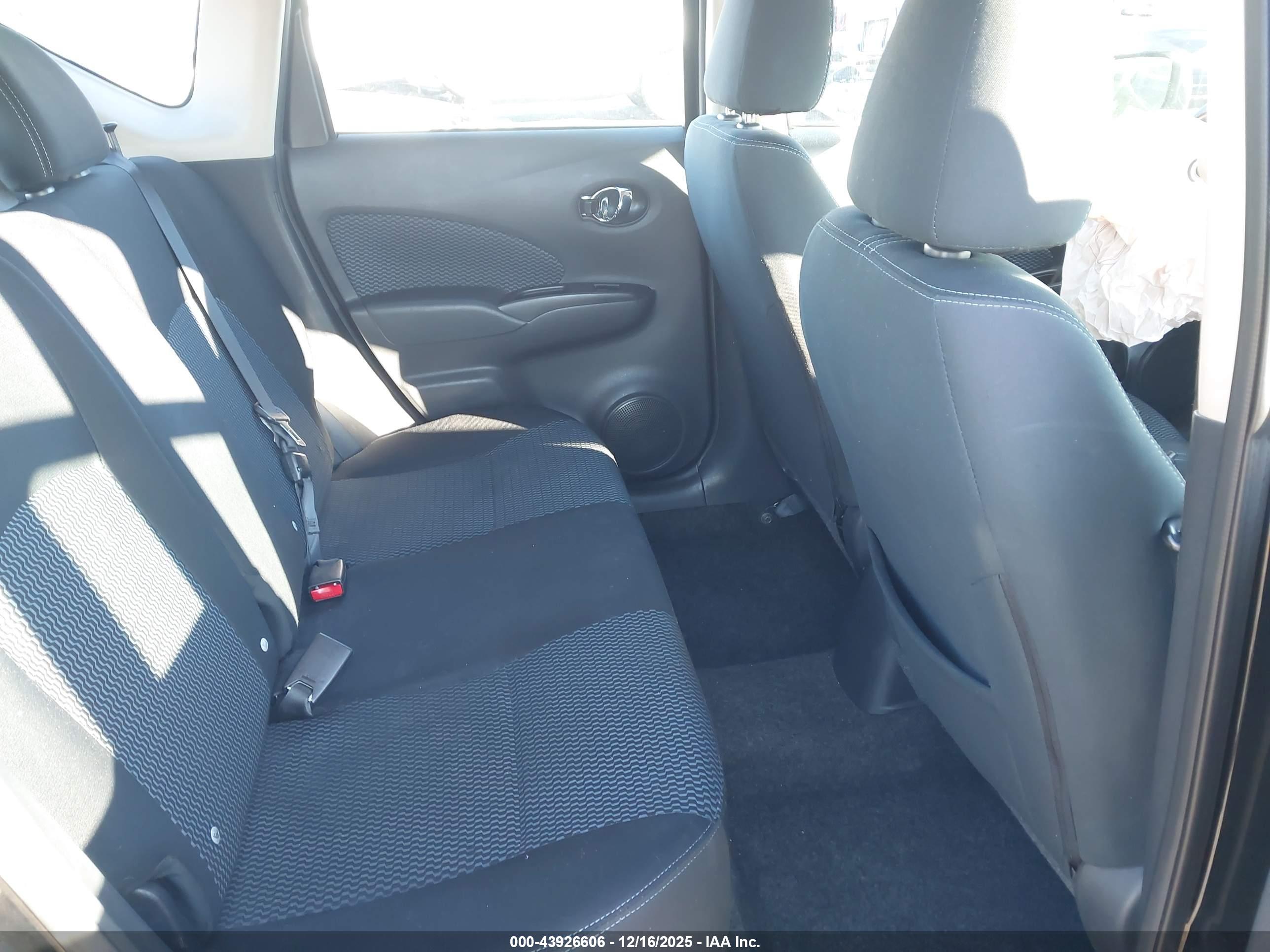 NISSAN VERSA image 8
