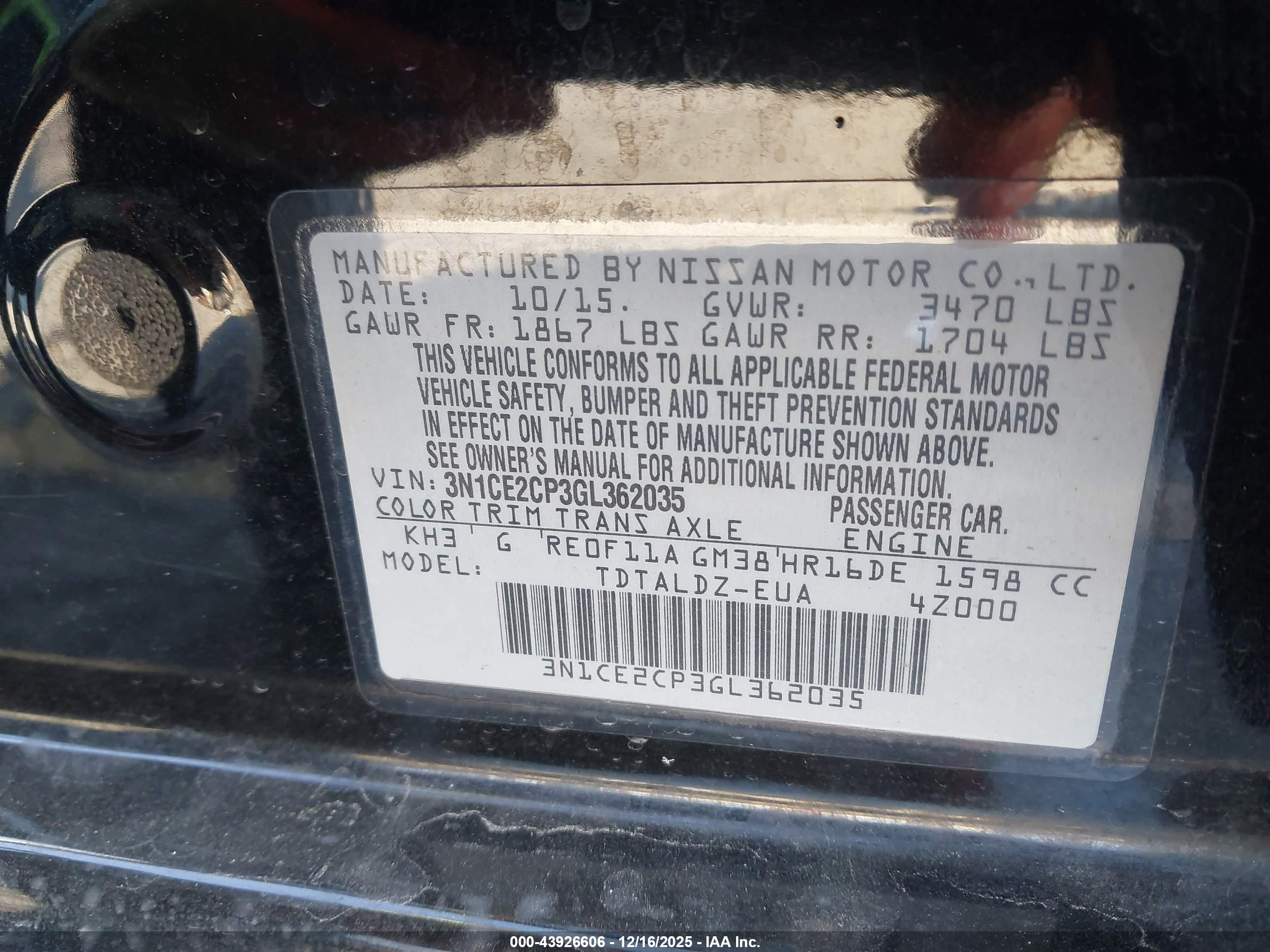 NISSAN VERSA image 9