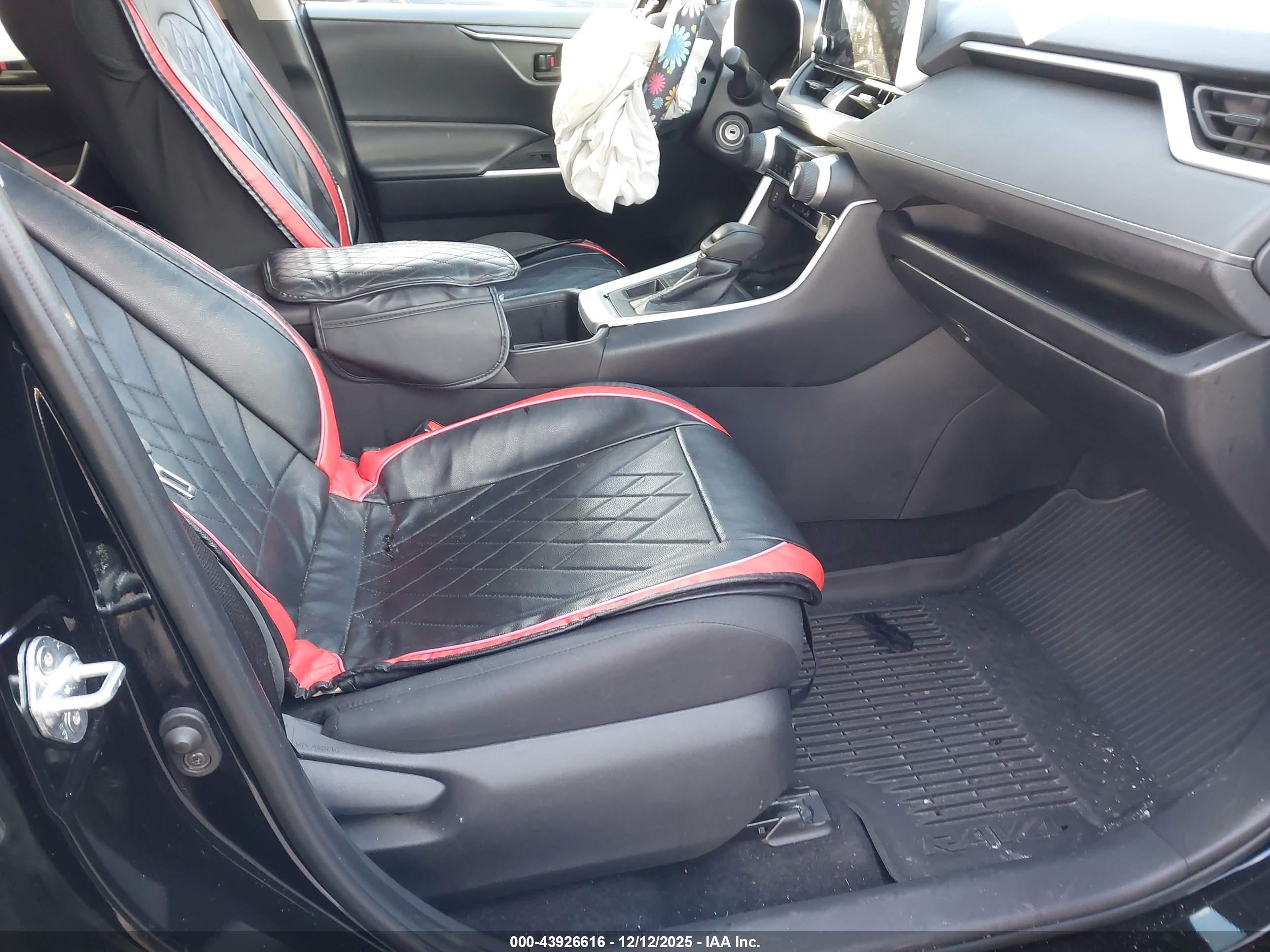 TOYOTA RAV4 image 5