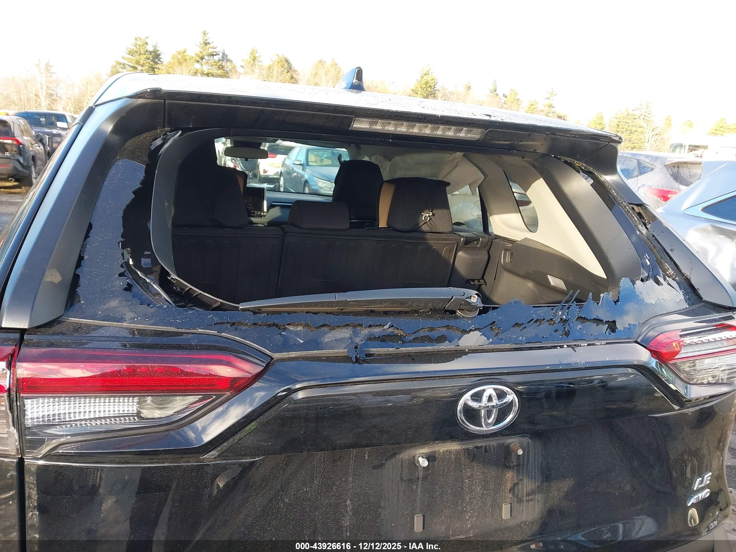 TOYOTA RAV4 image 6