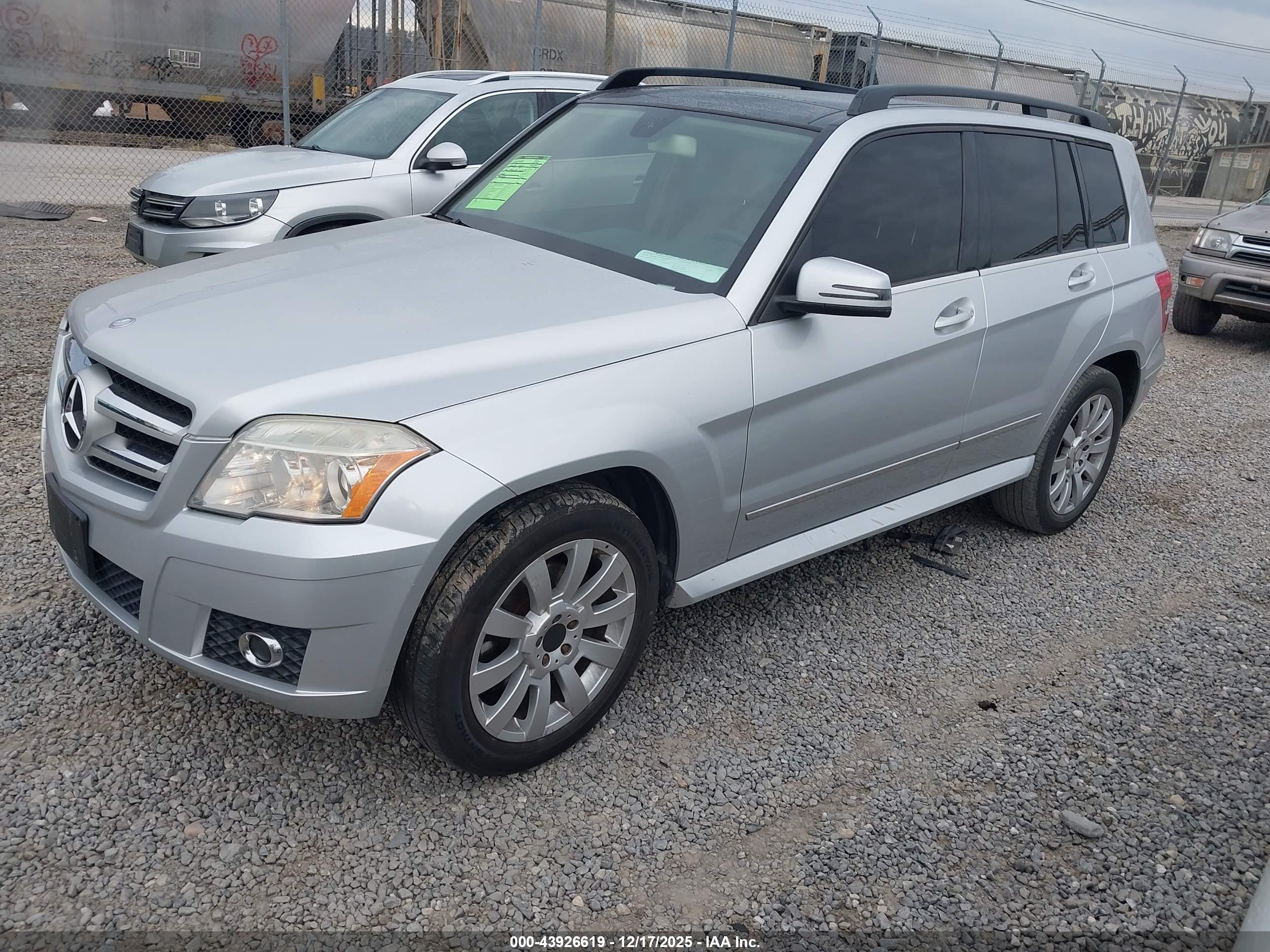 MERCEDES-BENZ GLK image 2