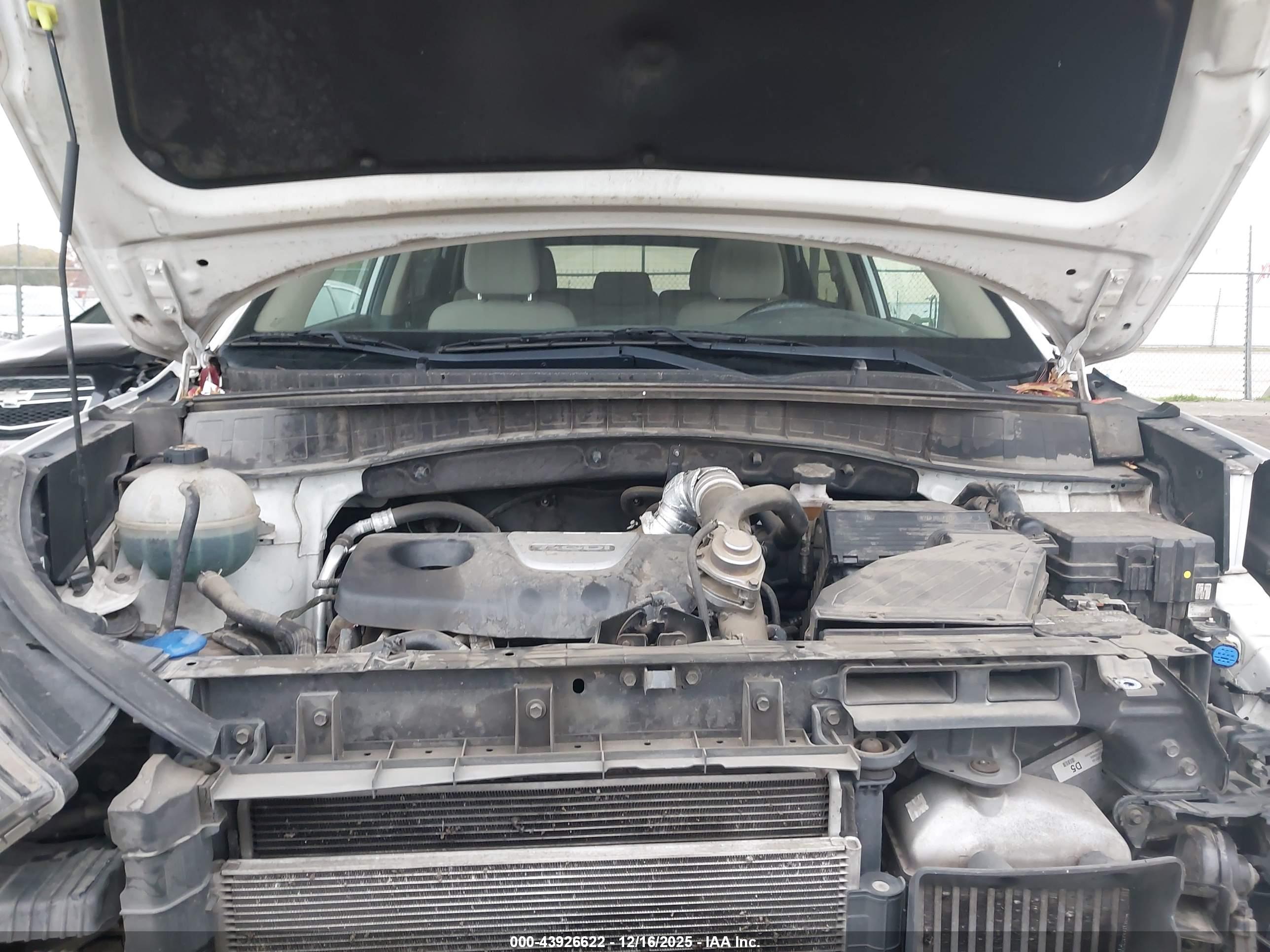 HYUNDAI TUCSON image 10