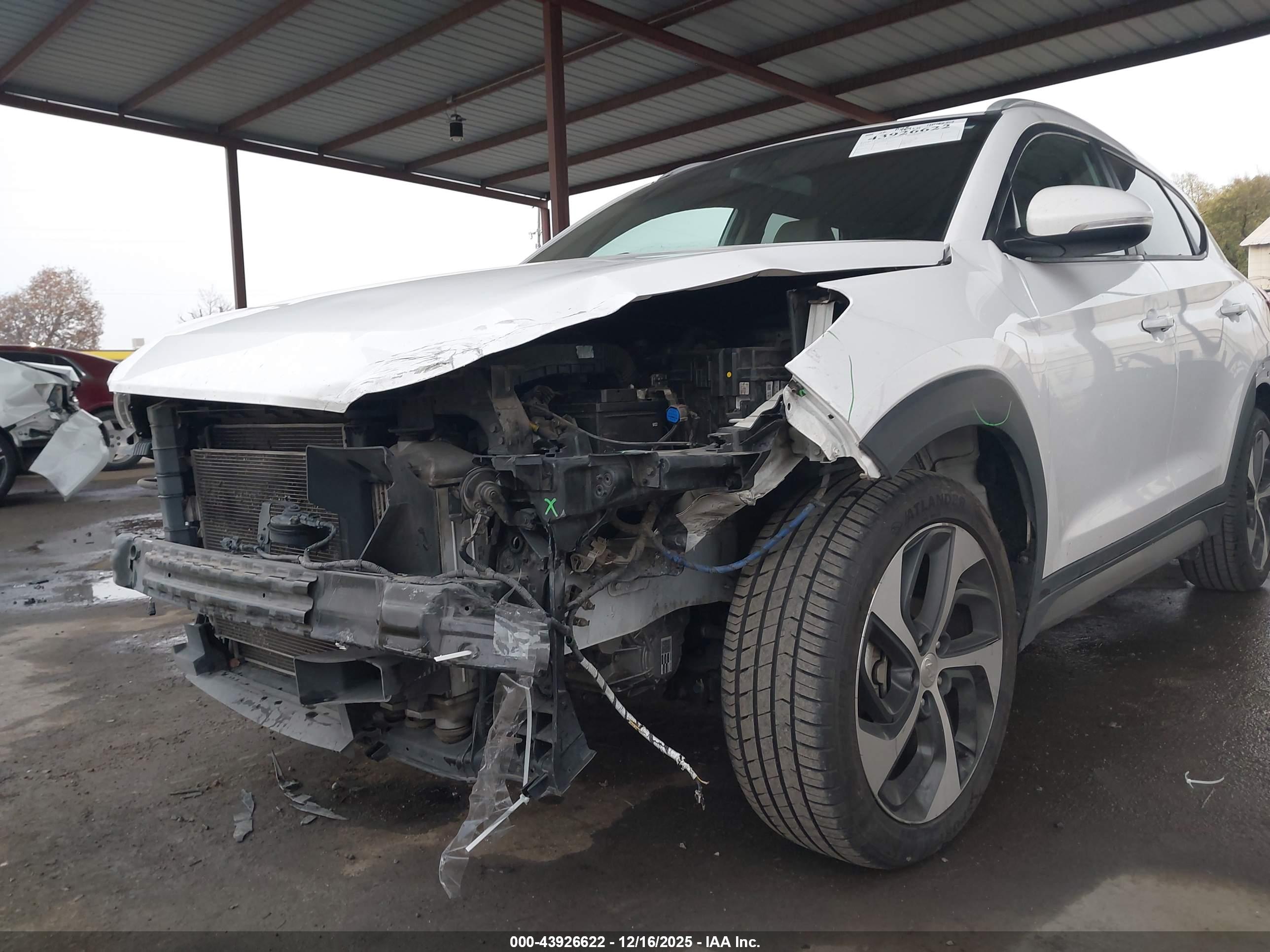 HYUNDAI TUCSON image 2
