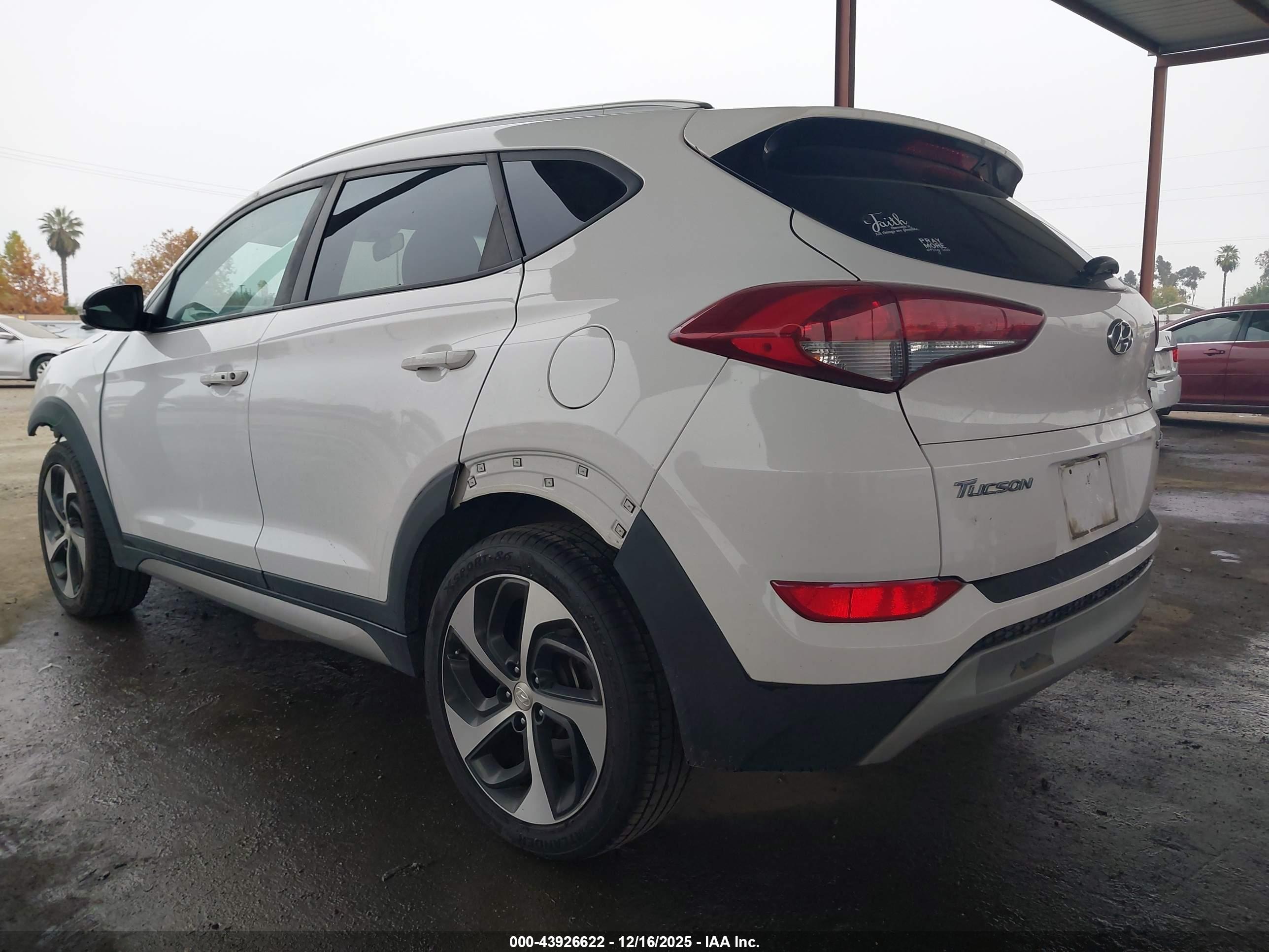 HYUNDAI TUCSON image 3
