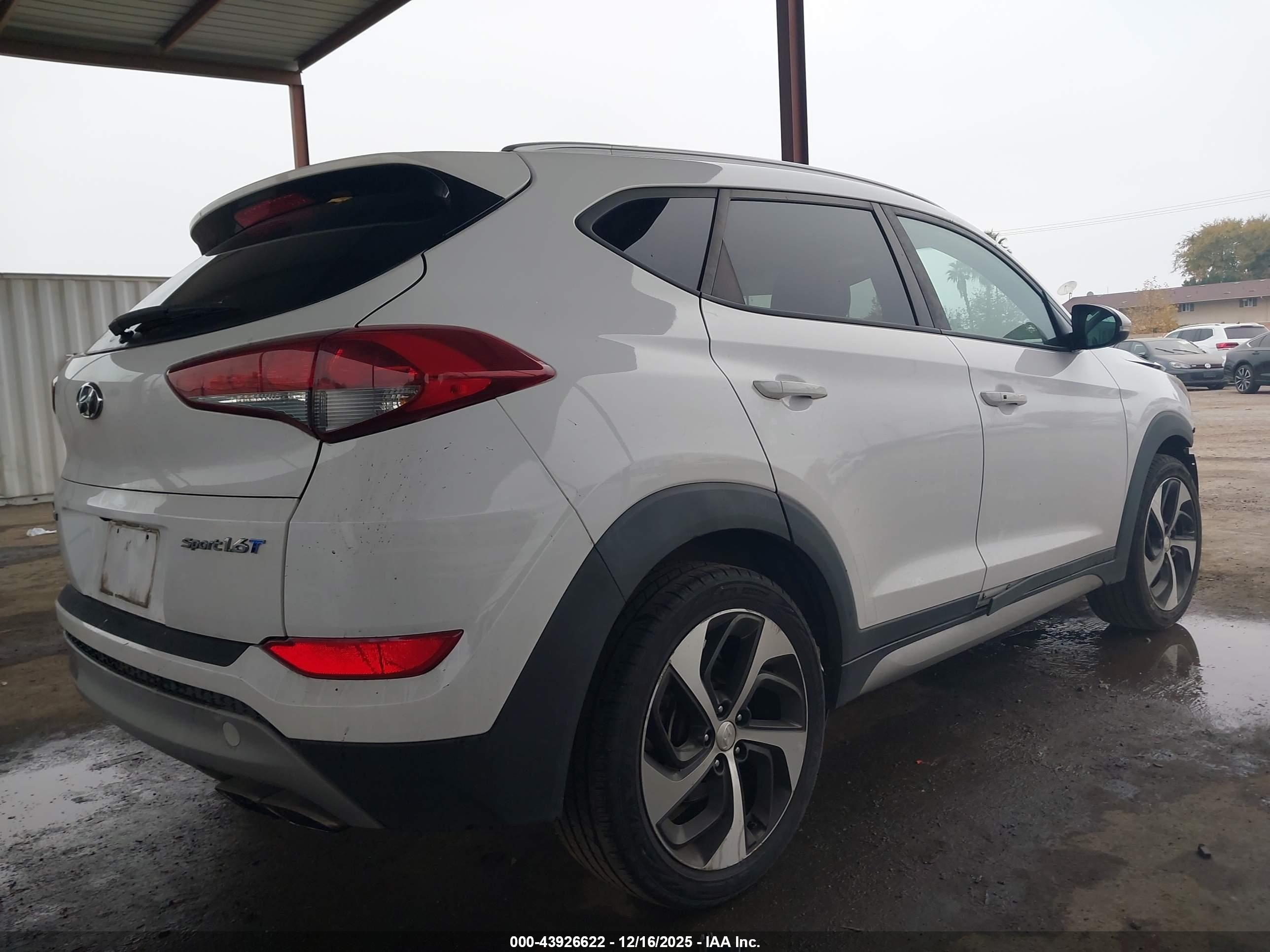 HYUNDAI TUCSON image 4