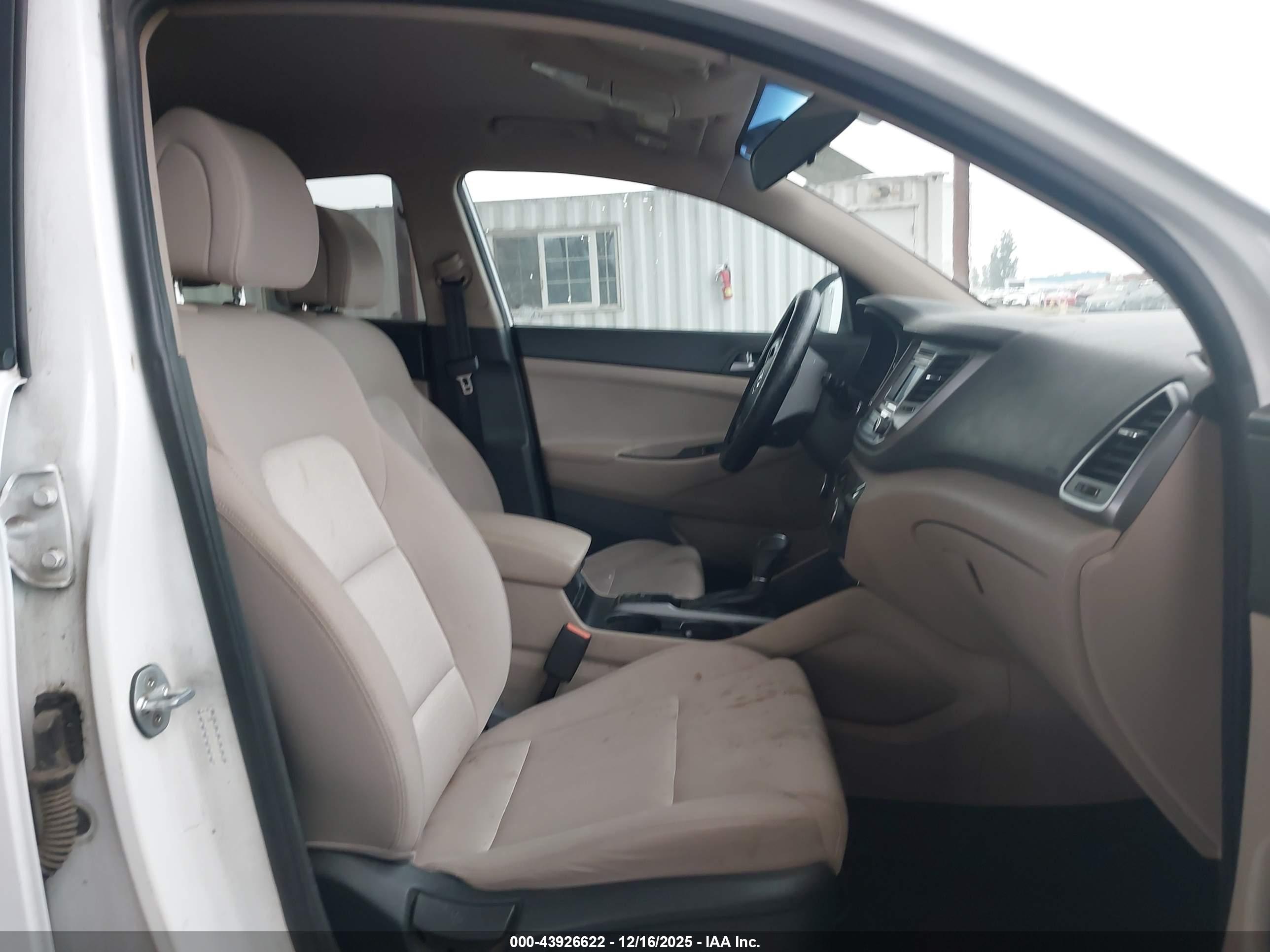 HYUNDAI TUCSON image 5