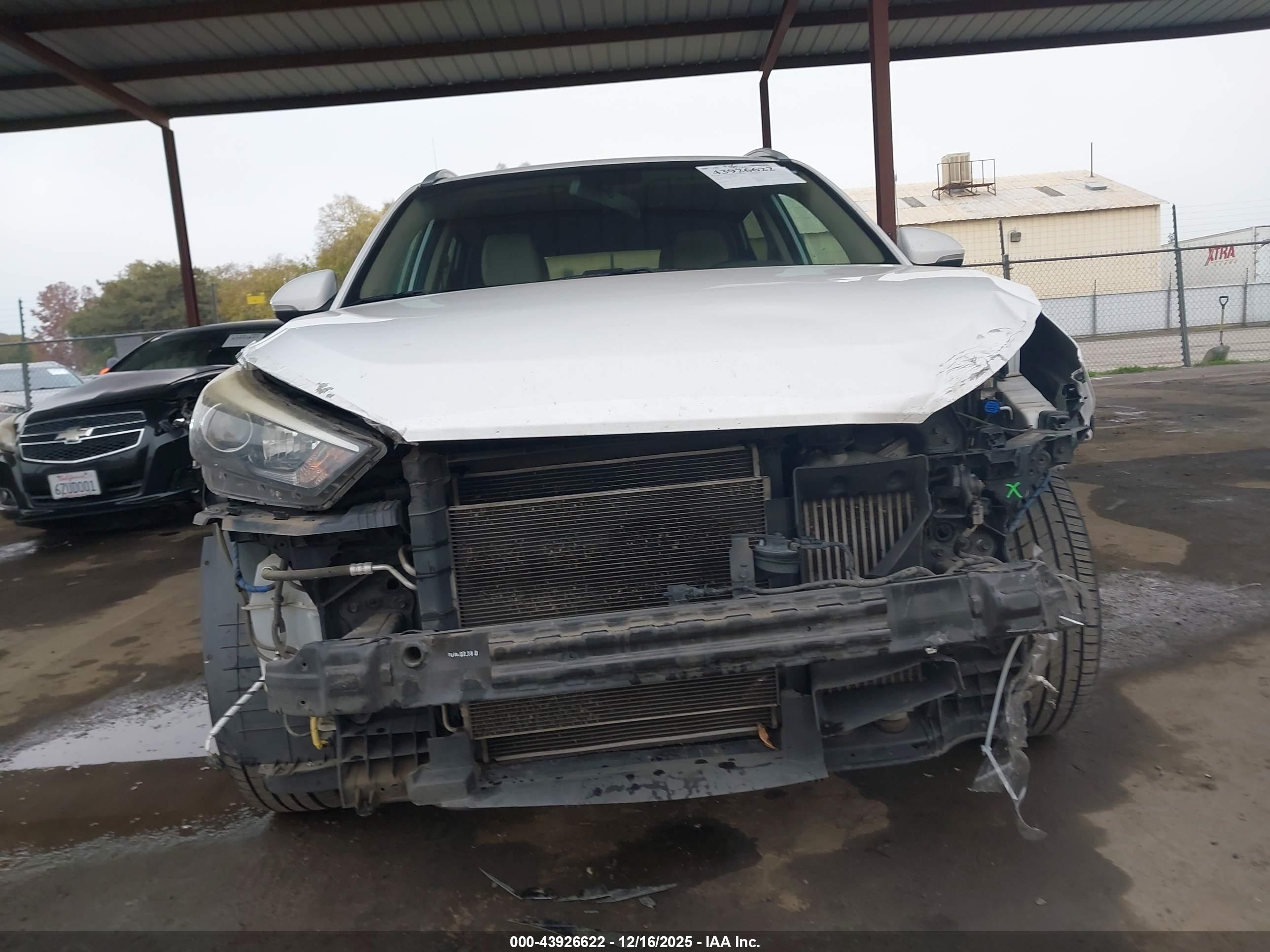 HYUNDAI TUCSON image 6