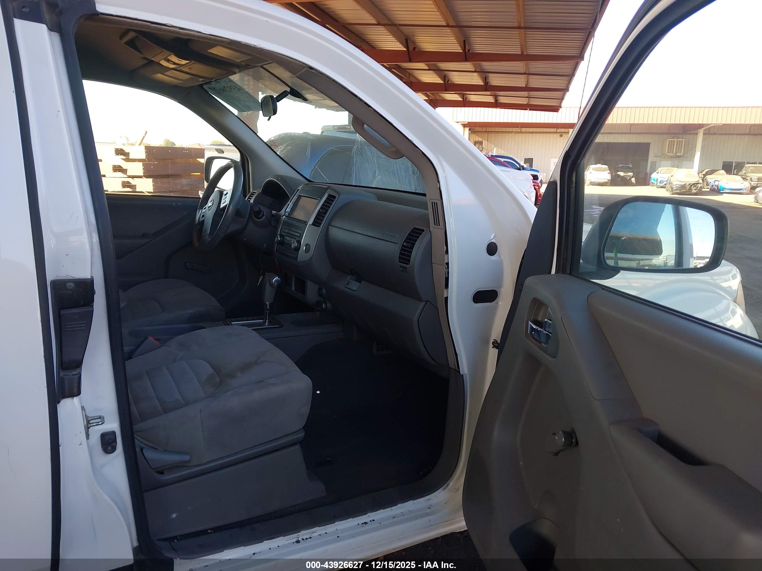 NISSAN FRONTIER image 5