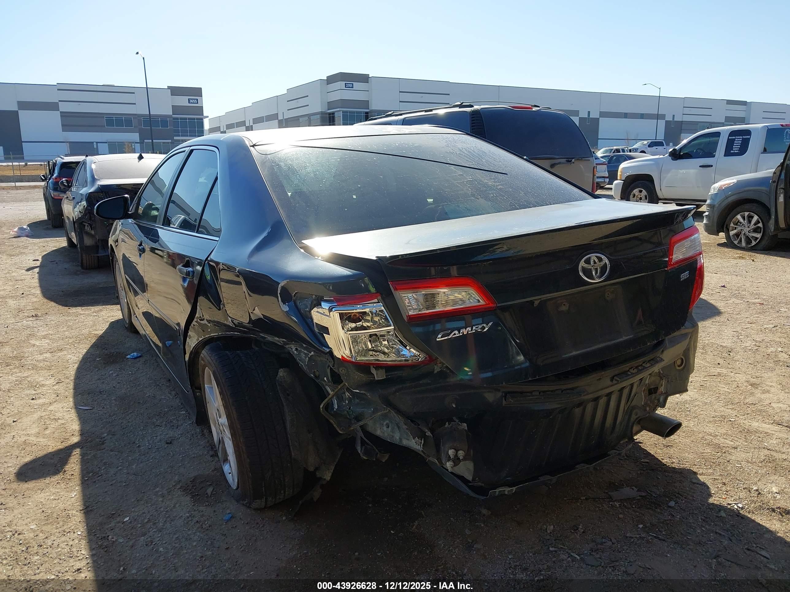 TOYOTA CAMRY image 3