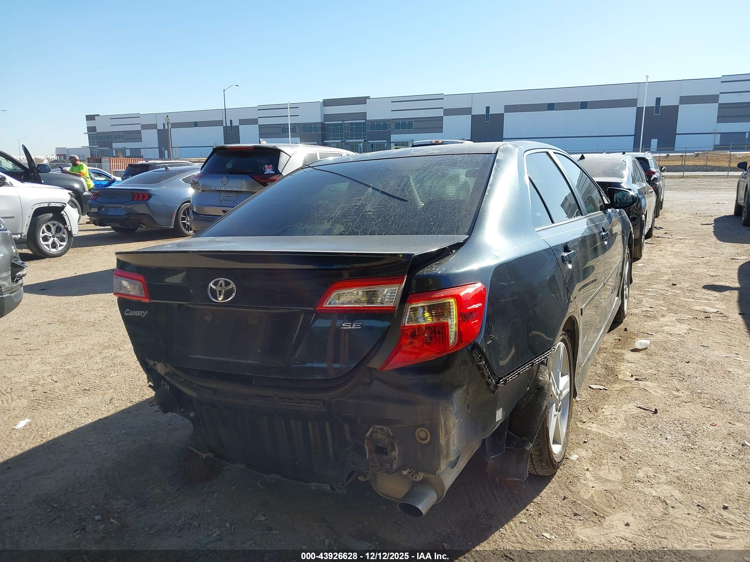 TOYOTA CAMRY image 4