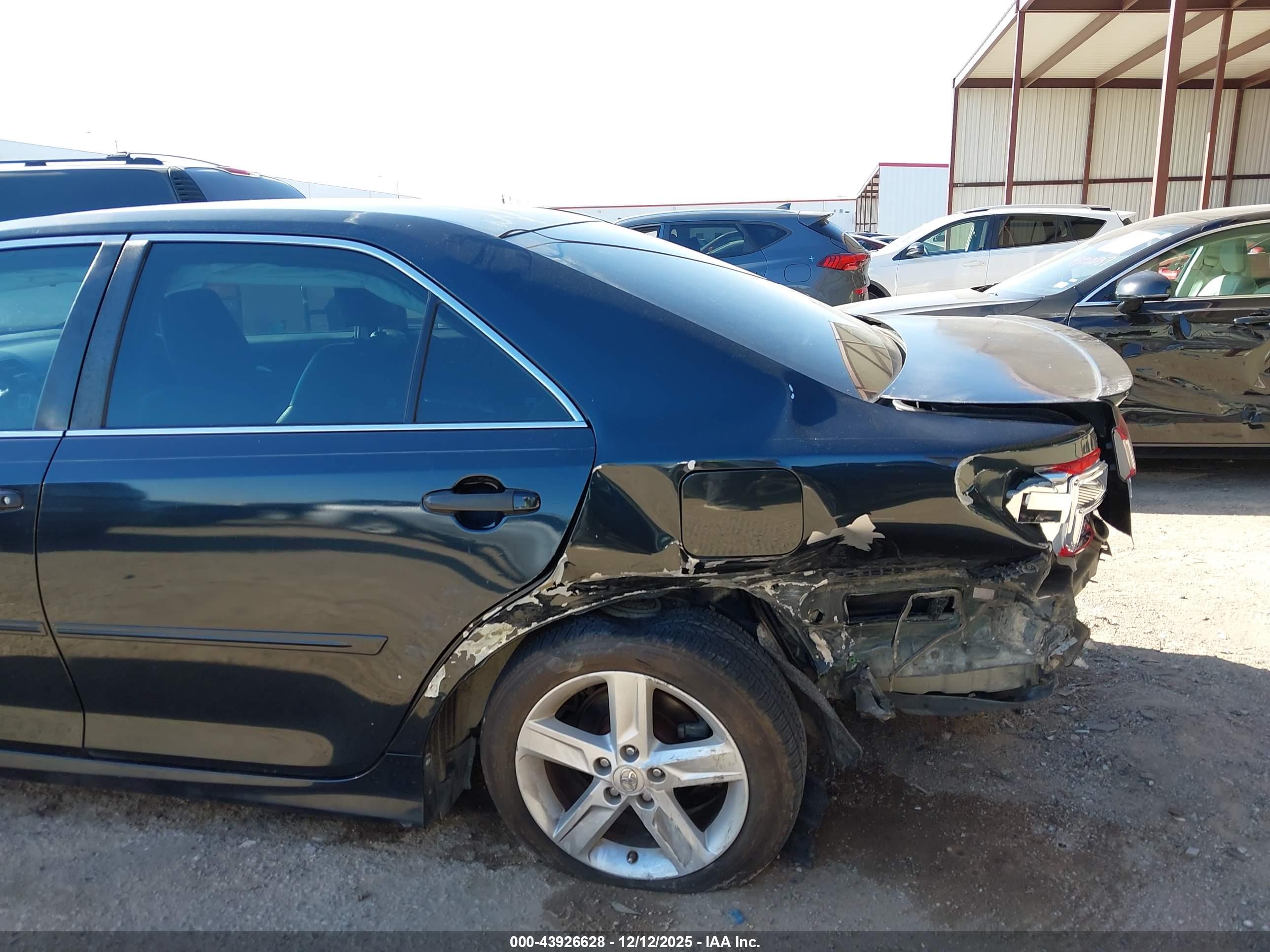 TOYOTA CAMRY image 6