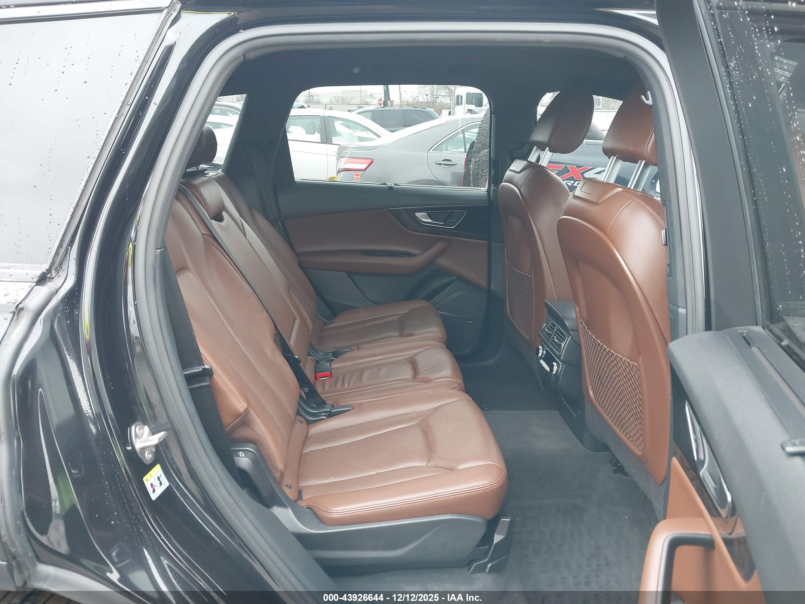 AUDI Q7 image 8