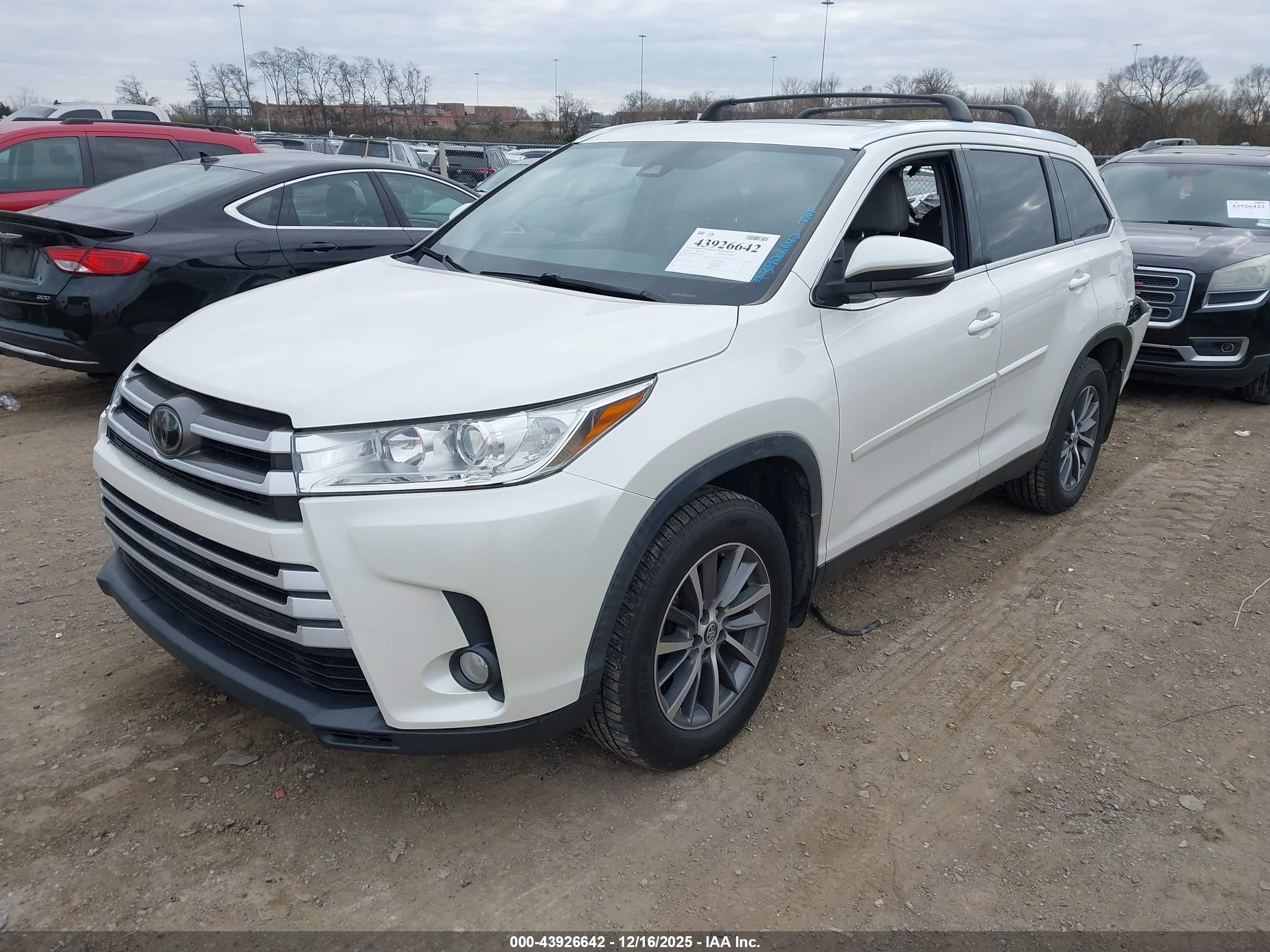 TOYOTA HIGHLANDER image 2