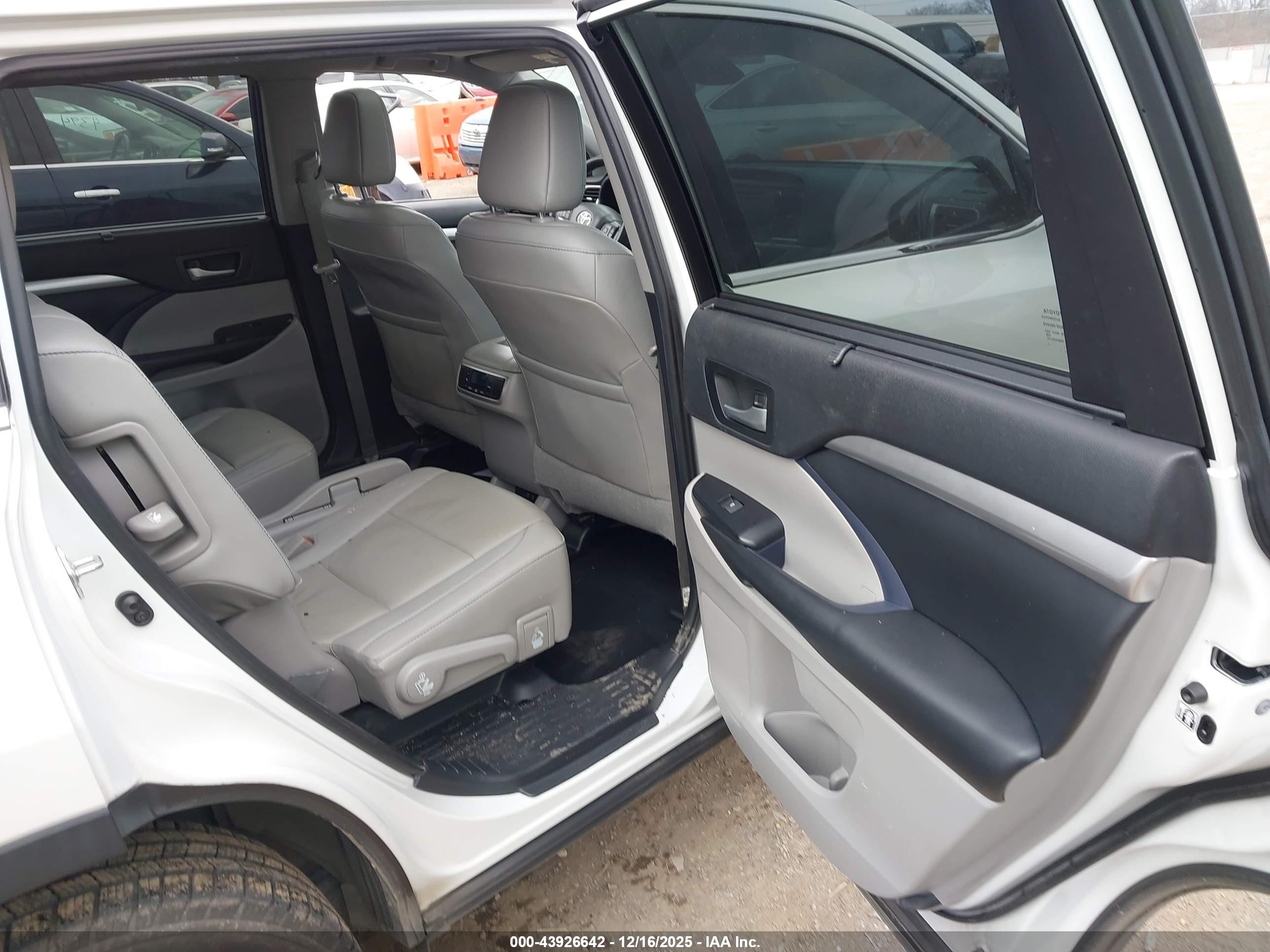 TOYOTA HIGHLANDER image 8